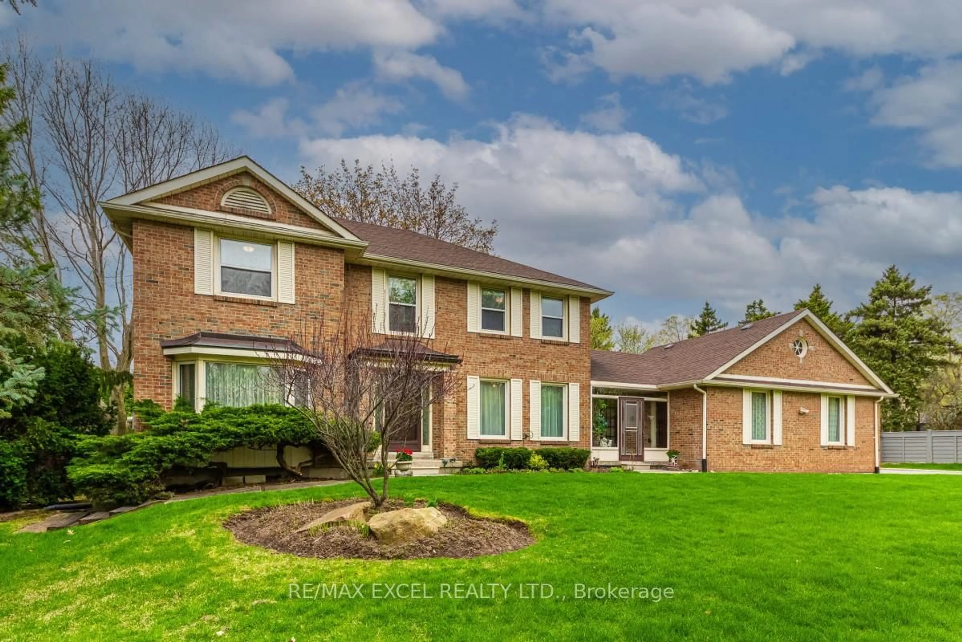 Home with brick exterior material, unknown for 8 Boyd Crt, Markham Ontario L6C 1A6