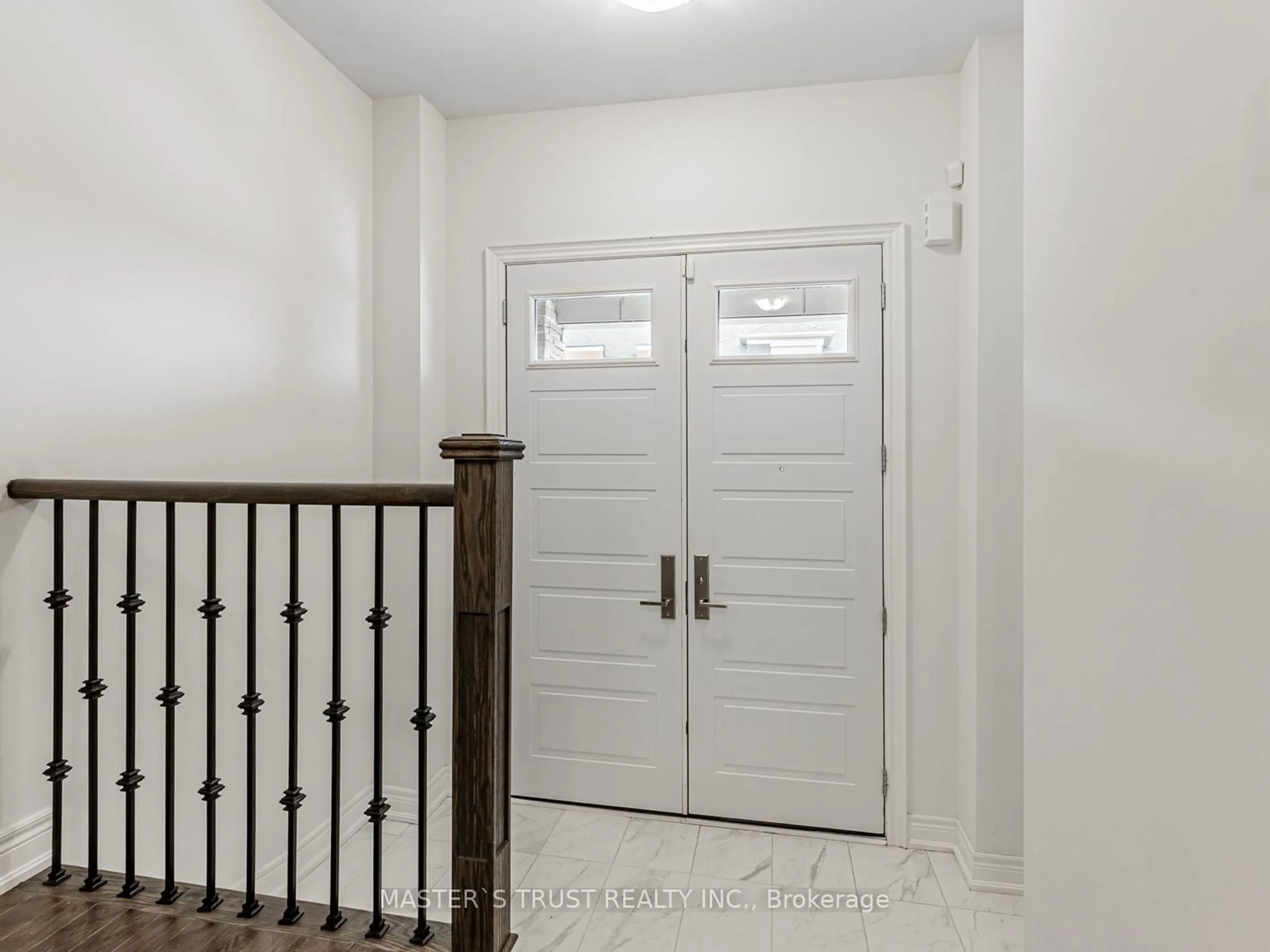 Indoor entryway for 6 Schmeltzer Cres, Richmond Hill Ontario L4E 1H8