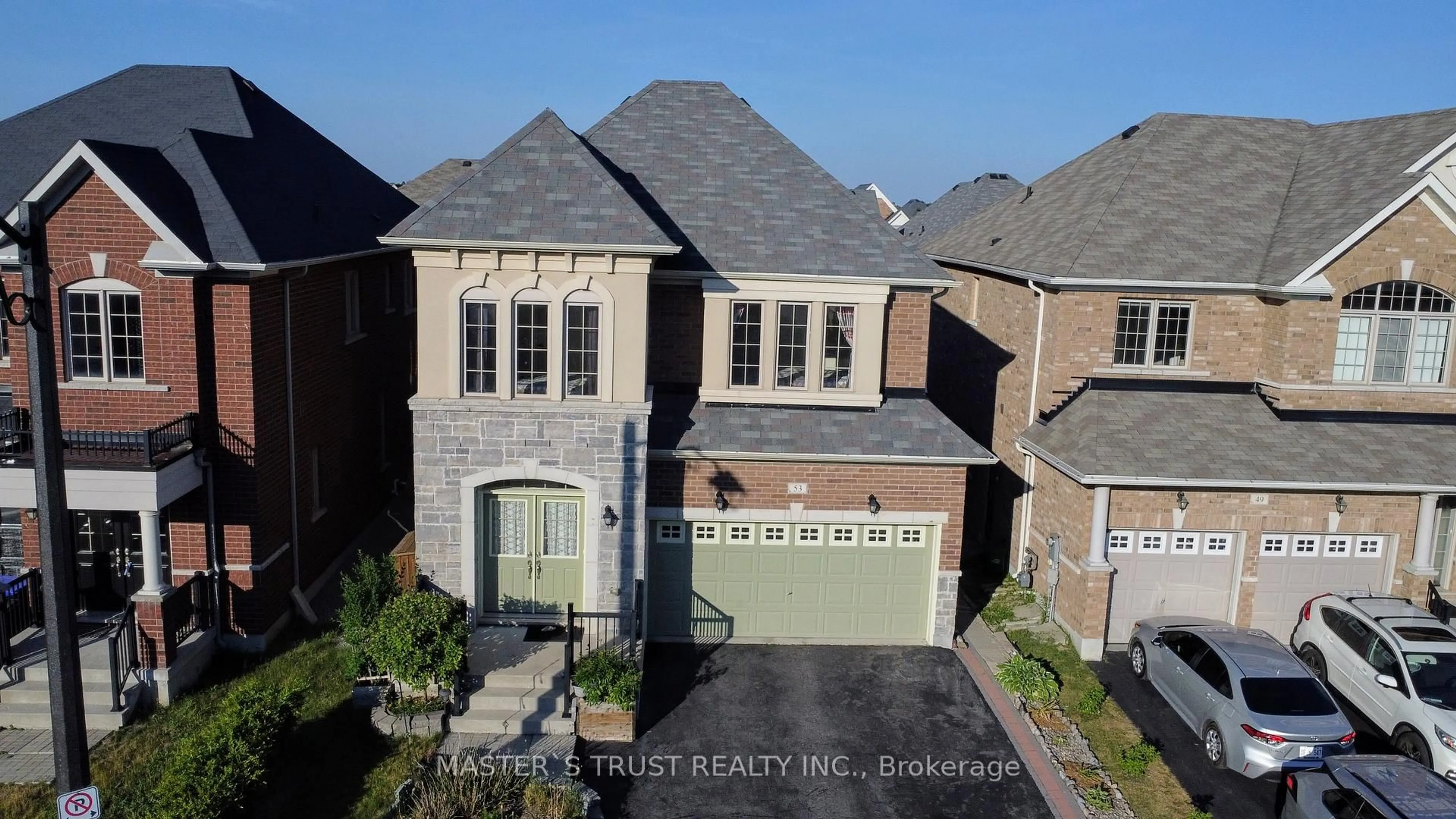 A pic from outside/outdoor area/front of a property/back of a property/a pic from drone, street for 53 Kidd St, Bradford West Gwillimbury Ontario L3Z 0V5