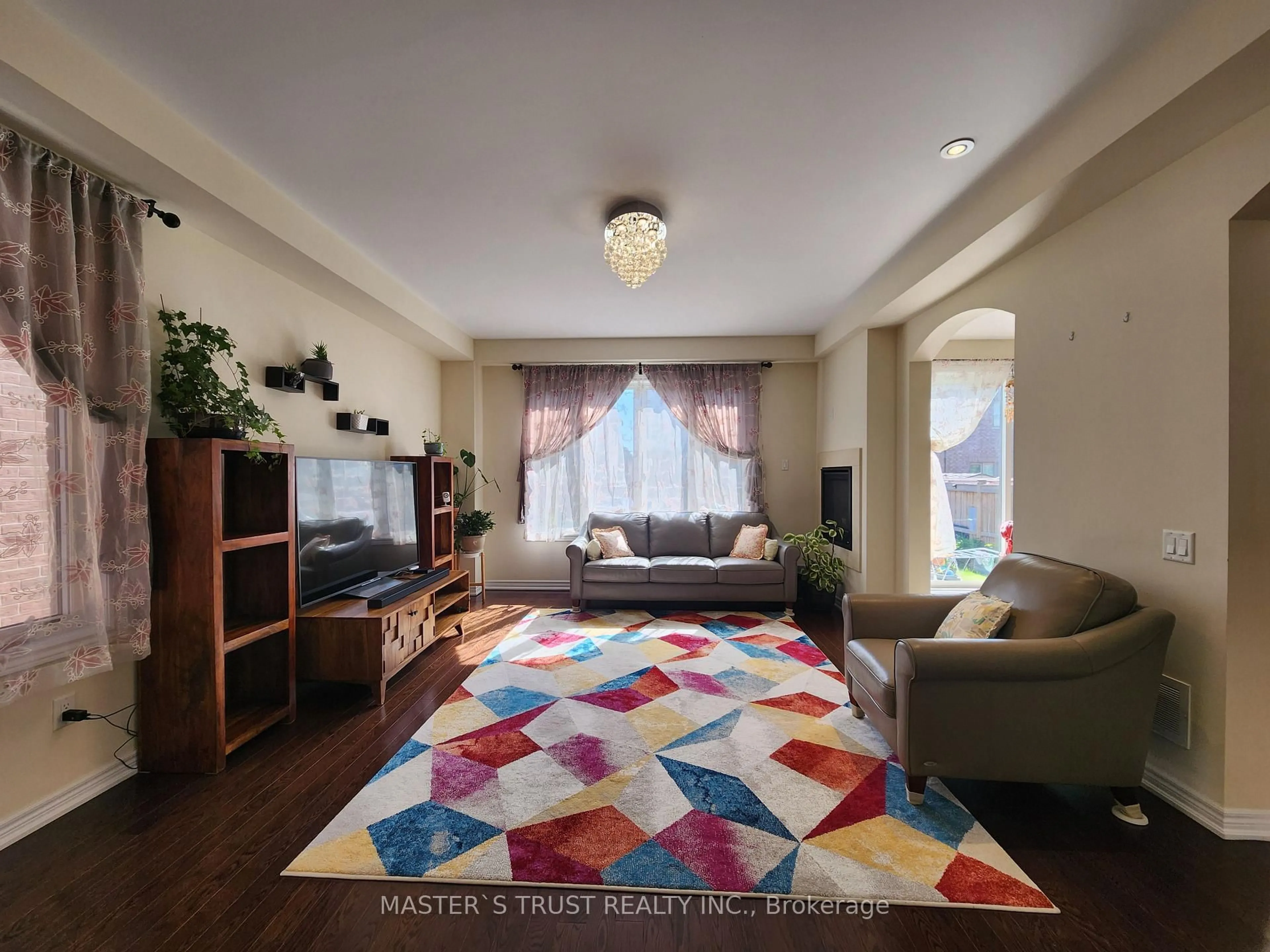 Living room with furniture, carpet floor for 53 Kidd St, Bradford West Gwillimbury Ontario L3Z 0V5