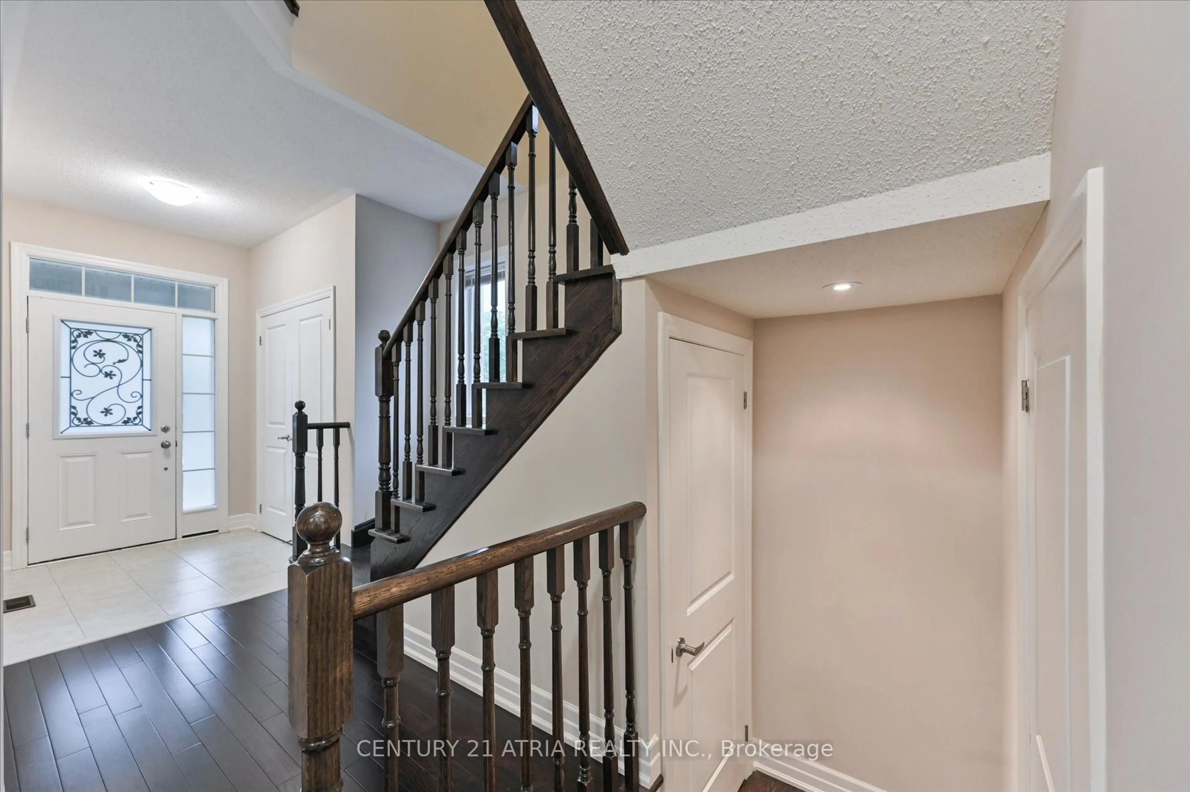Stairs for 31 Fred Mason St, Georgina Ontario L4P 0B2