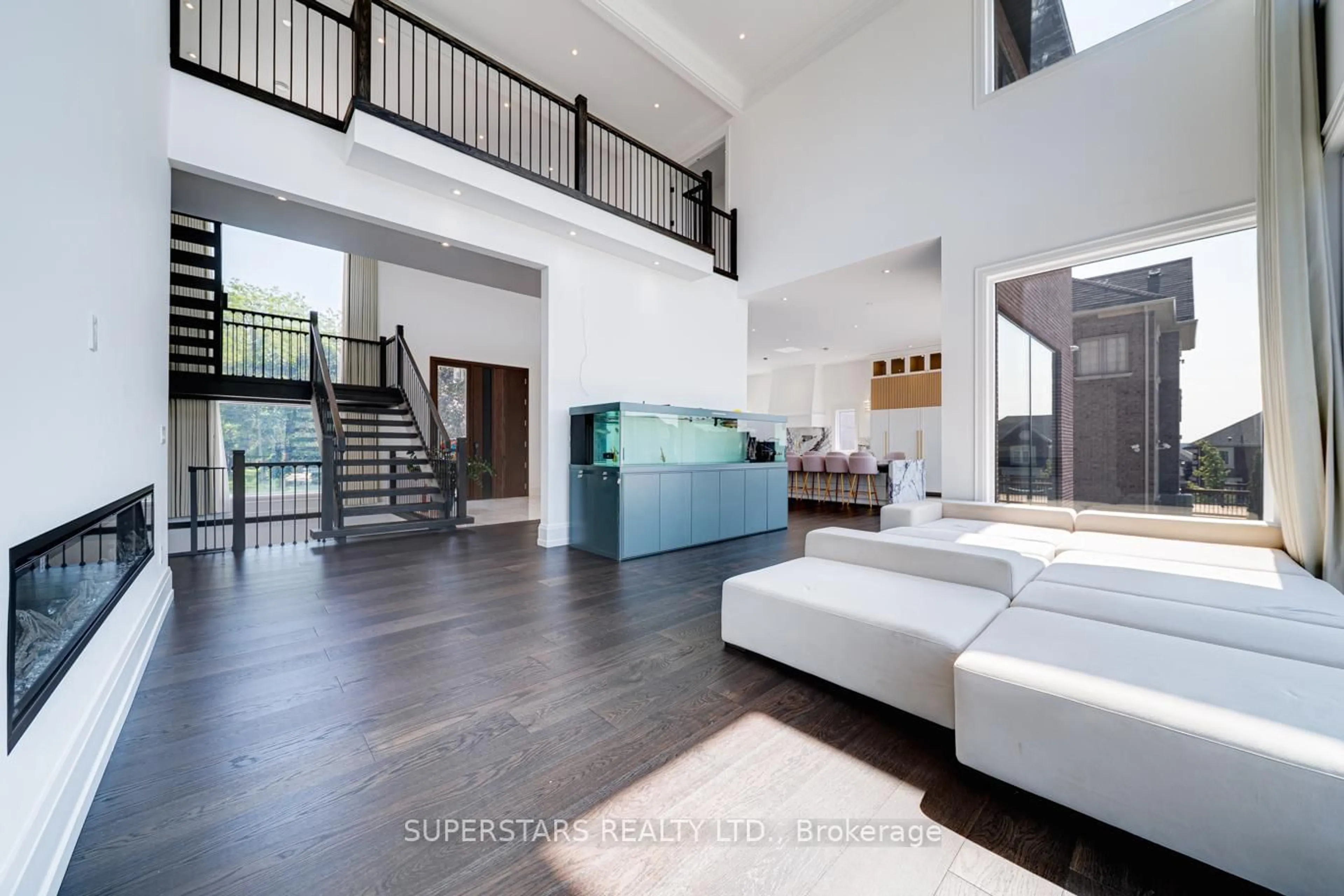 Indoor foyer for 70 David Willson Tr, East Gwillimbury Ontario L0G 1V0