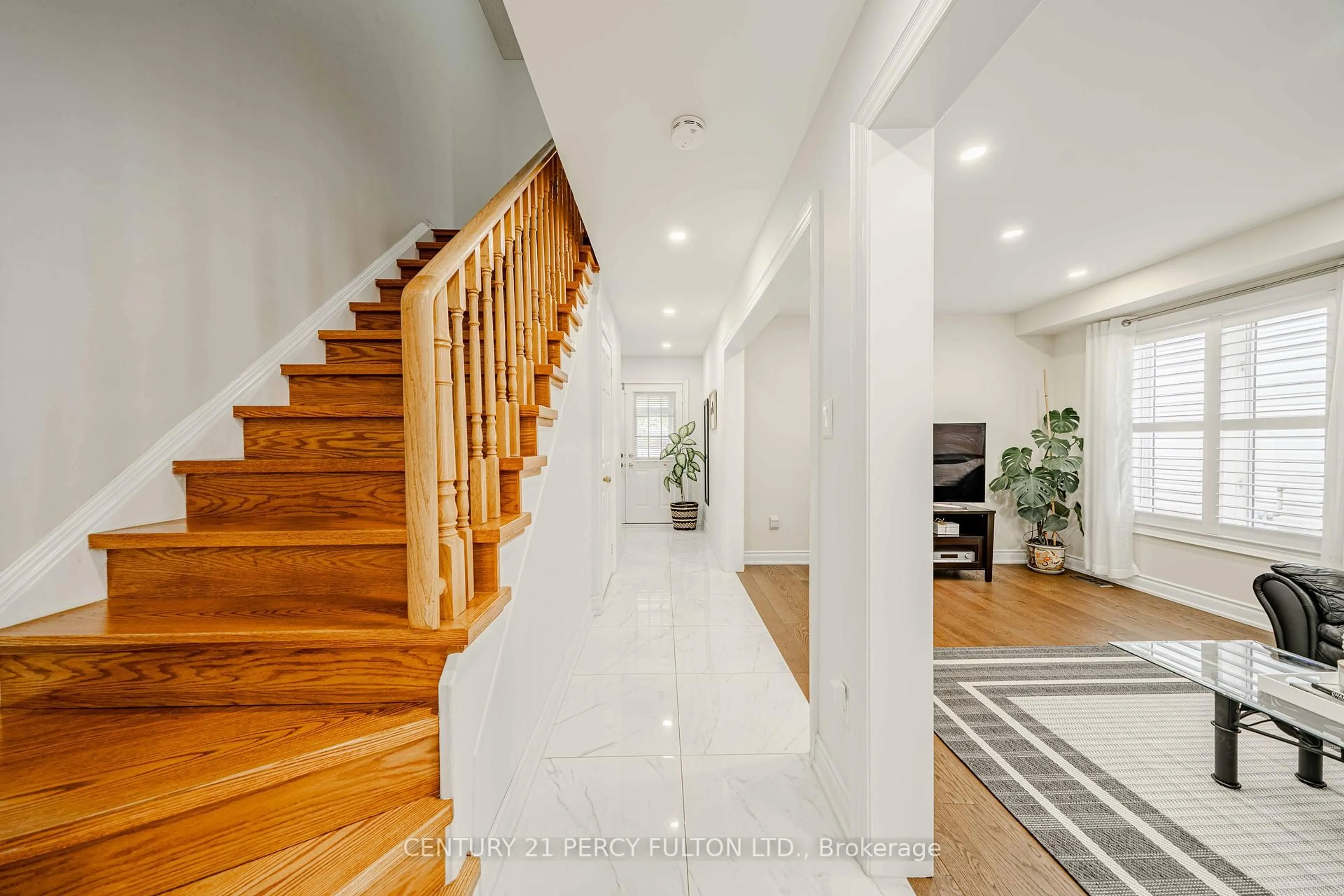 Indoor foyer for 157 Billingsley Cres, Markham Ontario L3S 4P3