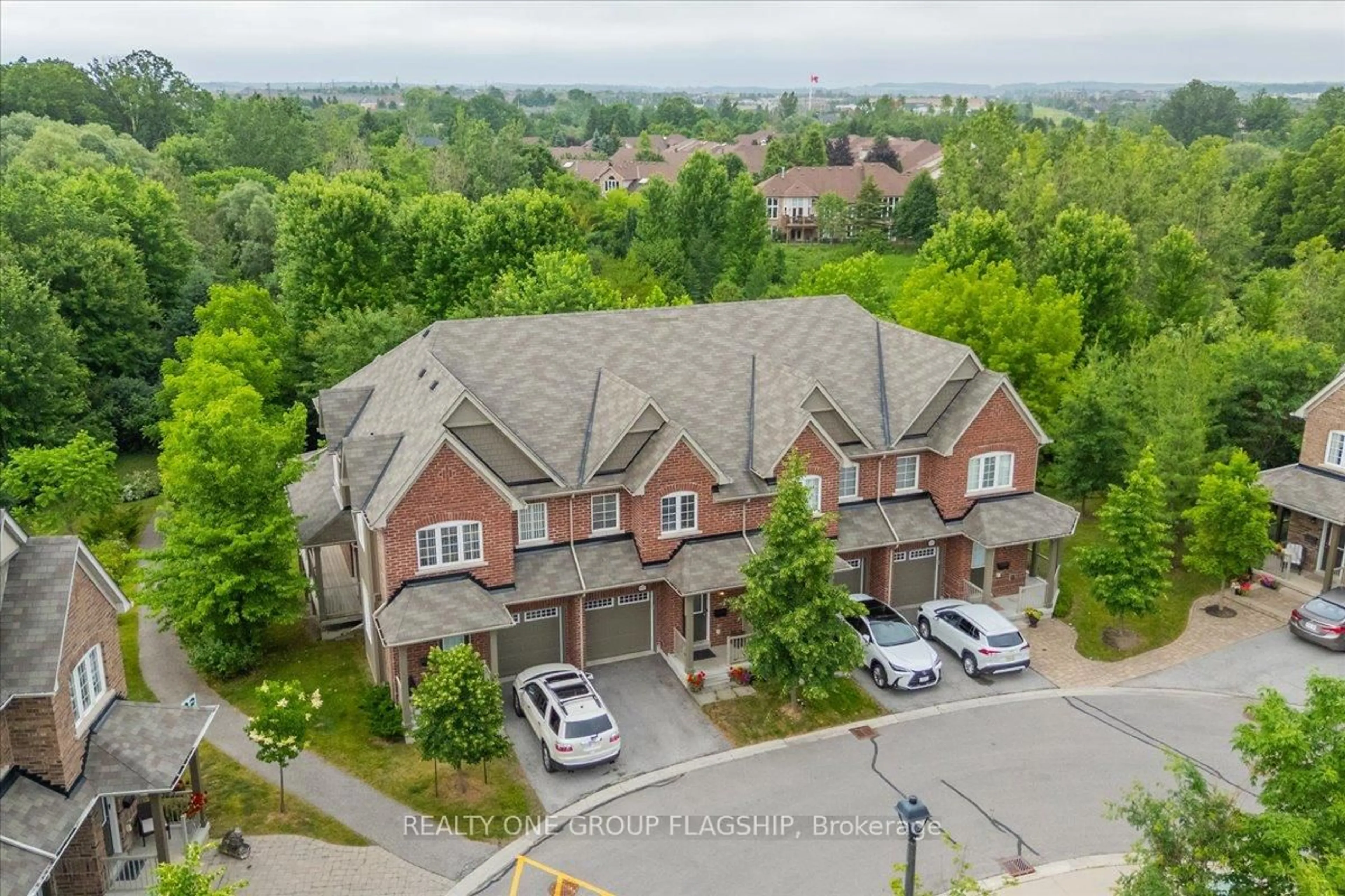 A pic from outside/outdoor area/front of a property/back of a property/a pic from drone, unknown for 692 Wendy Culbert Cres, Newmarket Ontario L3X 0A4