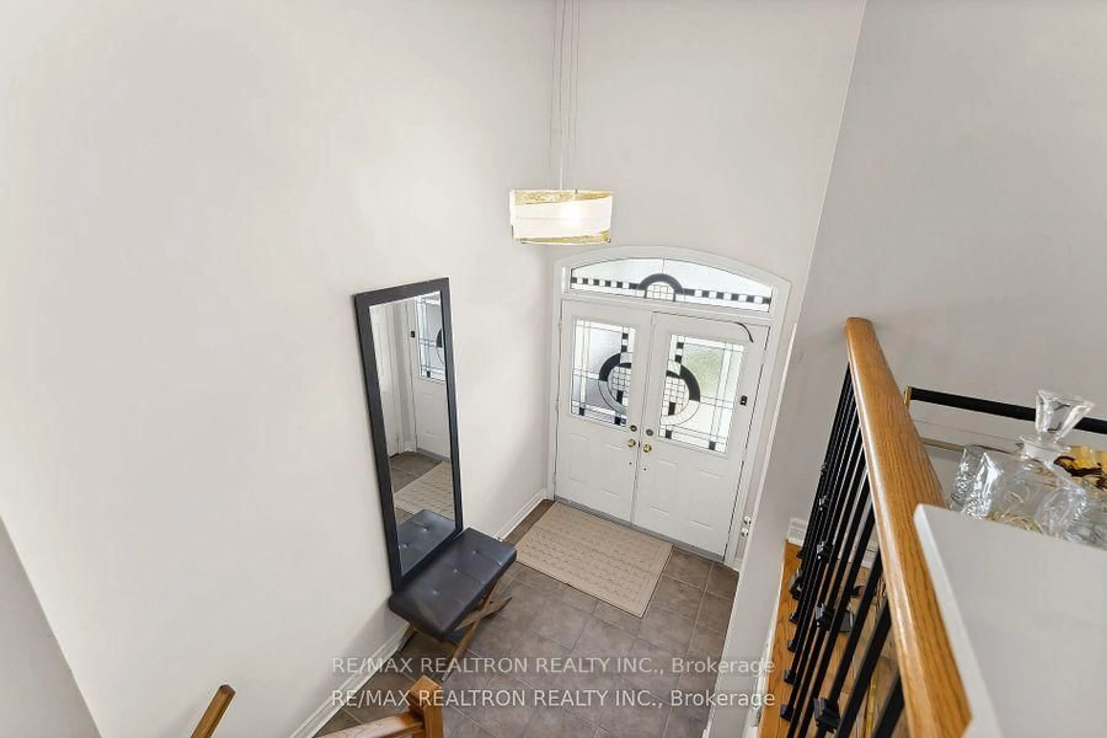 Indoor entryway for 57 Littleriver Crt, Vaughan Ontario L6A 0K4
