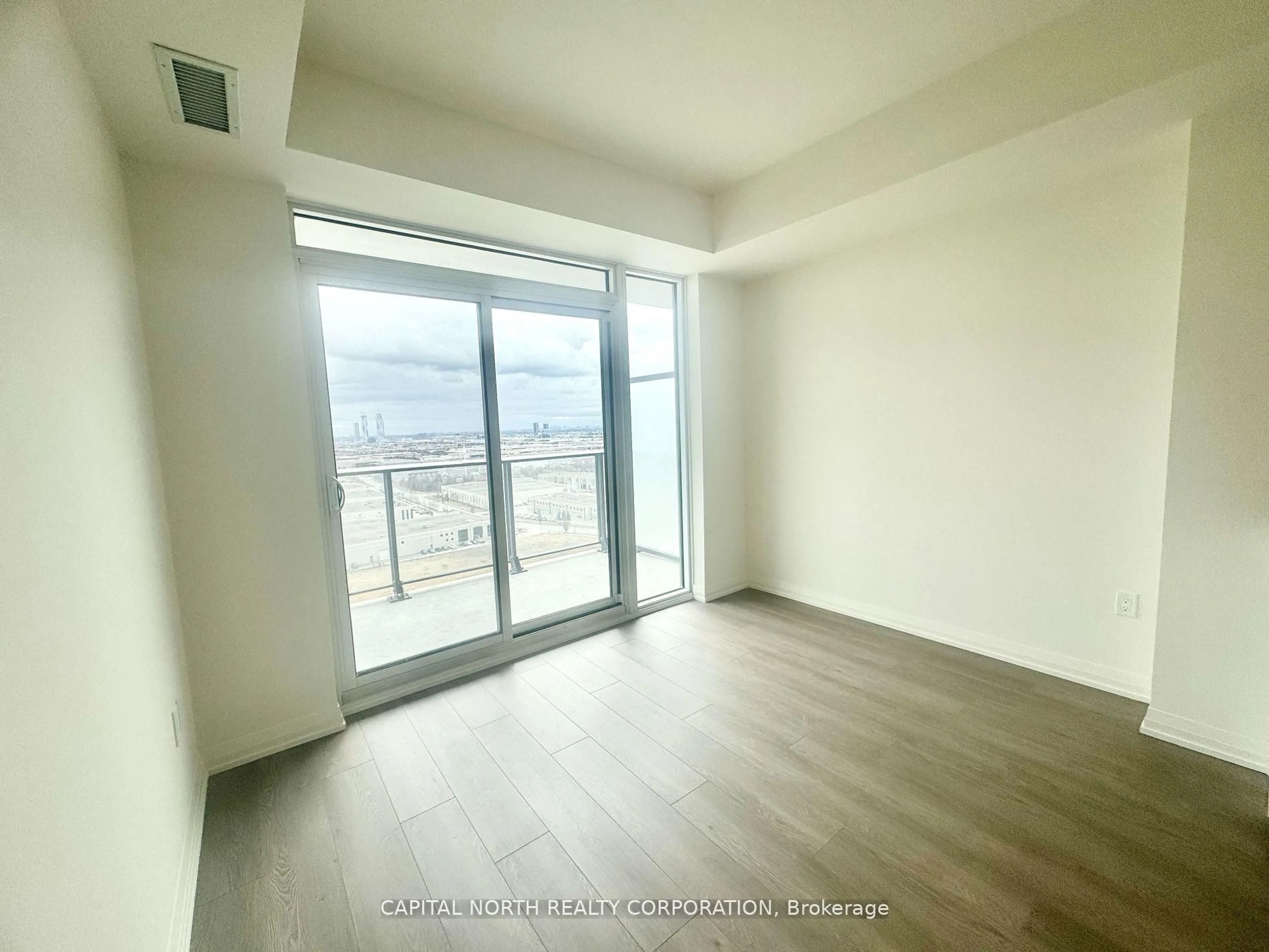 A pic of a room for 8960 Jane St #1722, Vaughan Ontario L4K 2M9