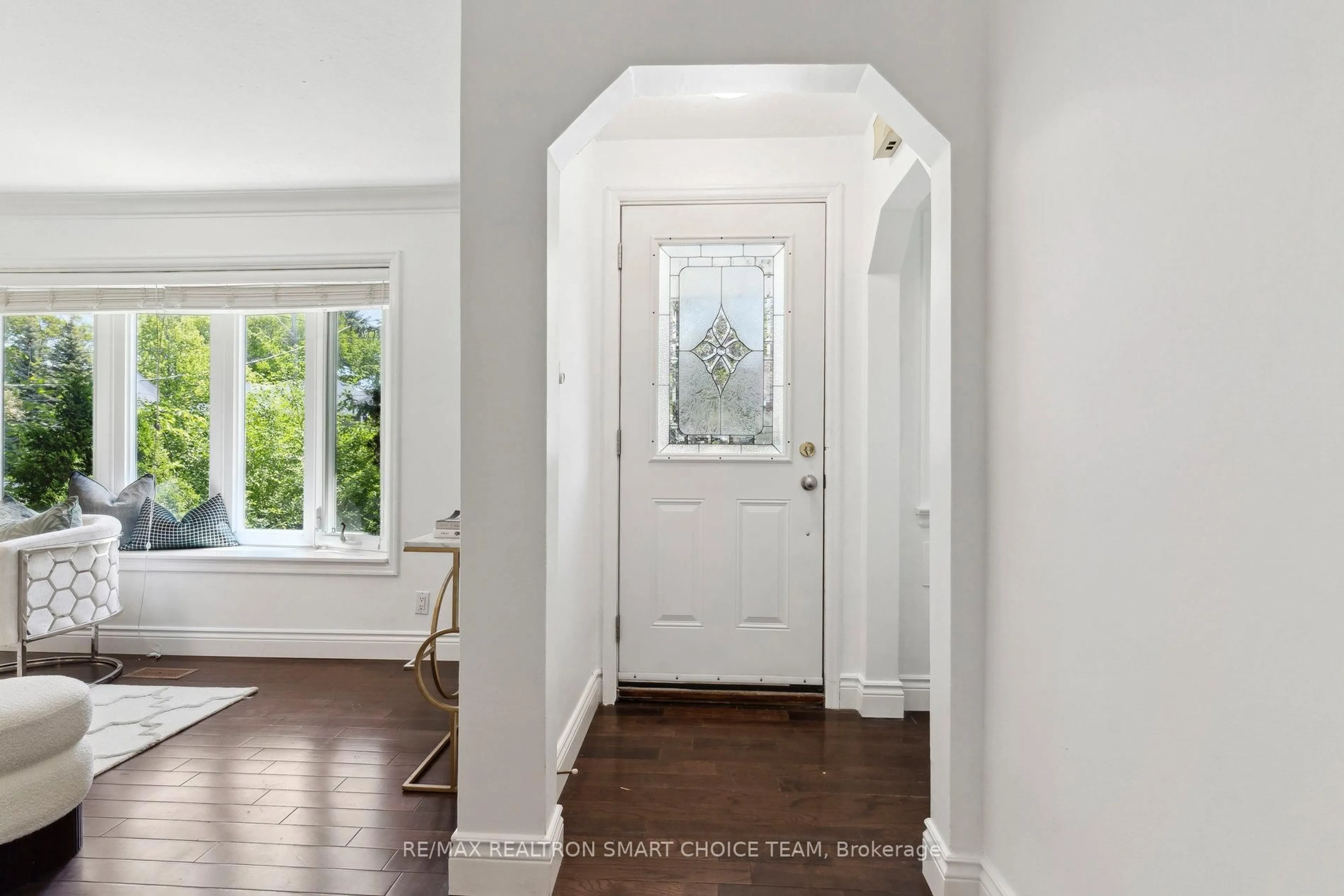 Indoor entryway for 106 Steeles Ave, Markham Ontario L3T 1A4
