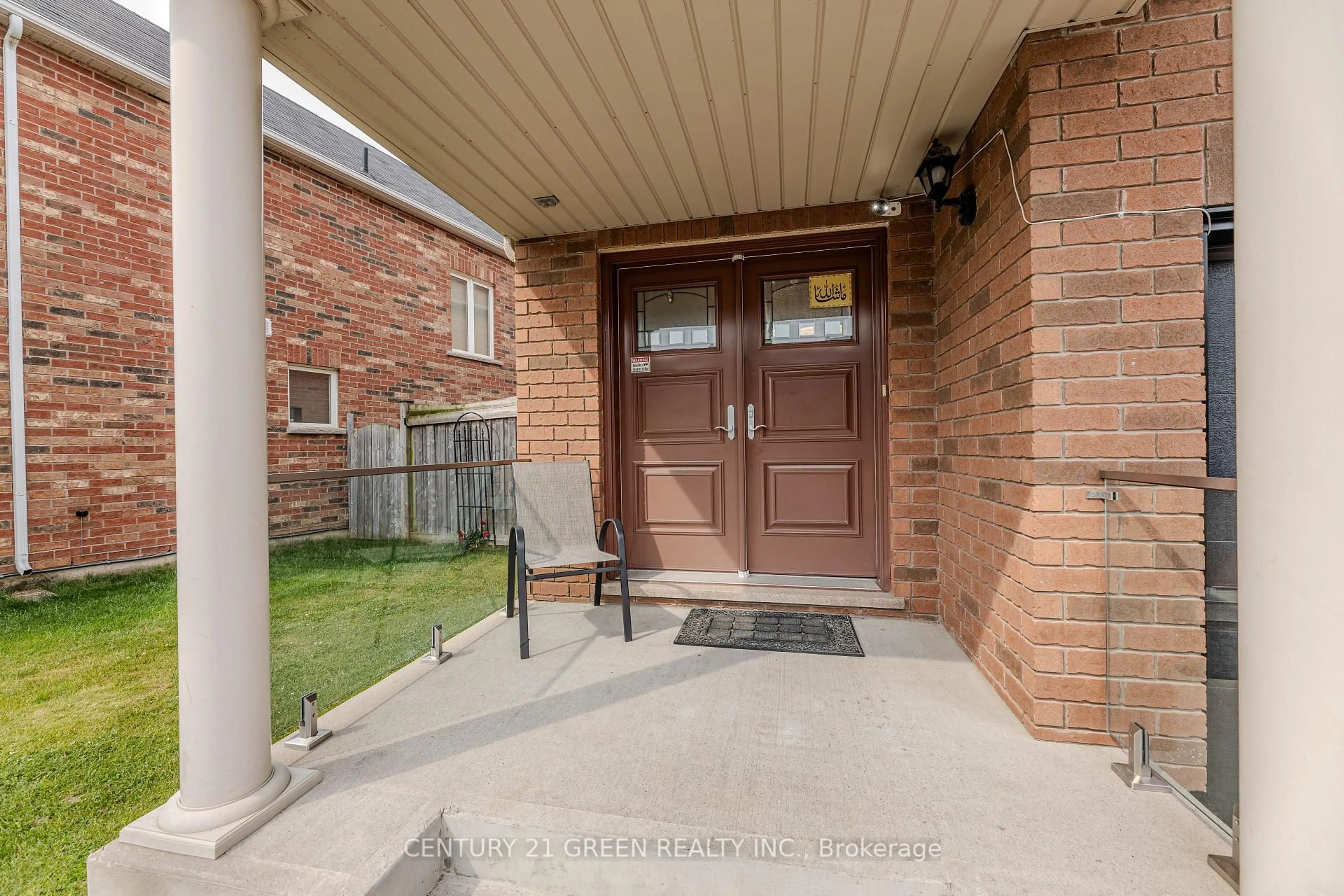 Indoor entryway for 18 Summit Dr, Vaughan Ontario L4H 0K2