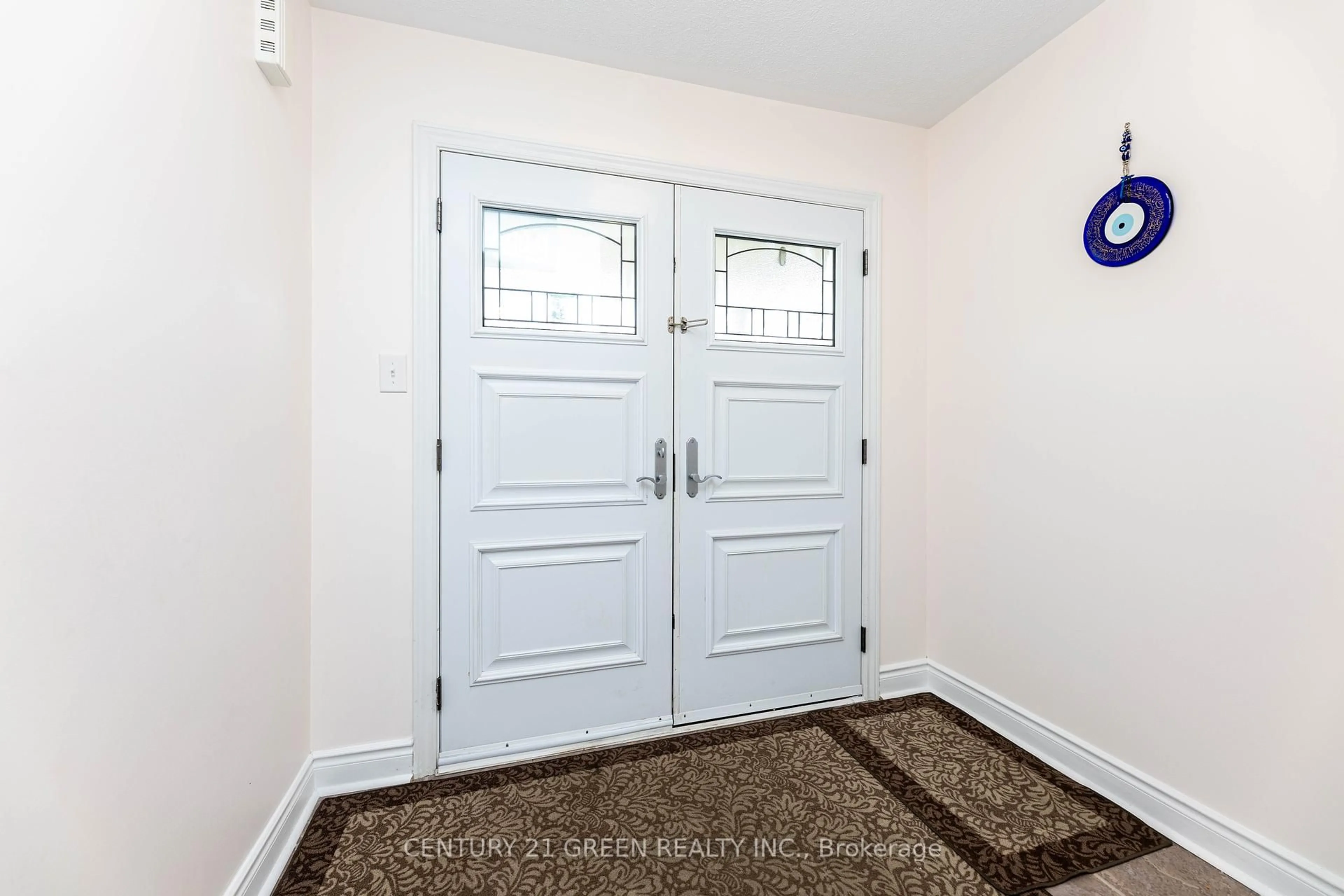 Indoor entryway for 18 Summit Dr, Vaughan Ontario L4H 0K2