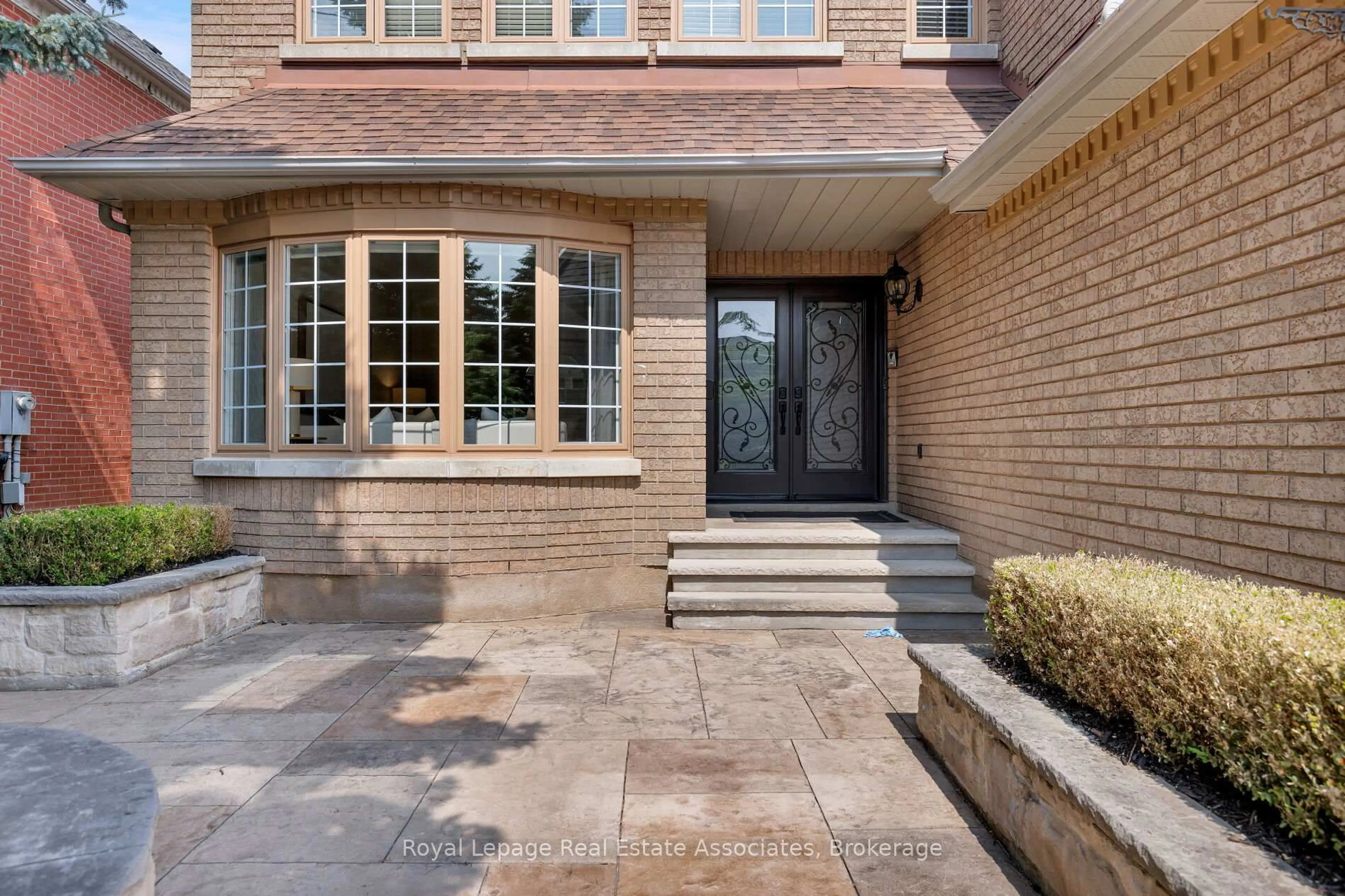 Home with brick exterior material, street for 86 Clarendon Dr, Richmond Hill Ontario L4B 3W5