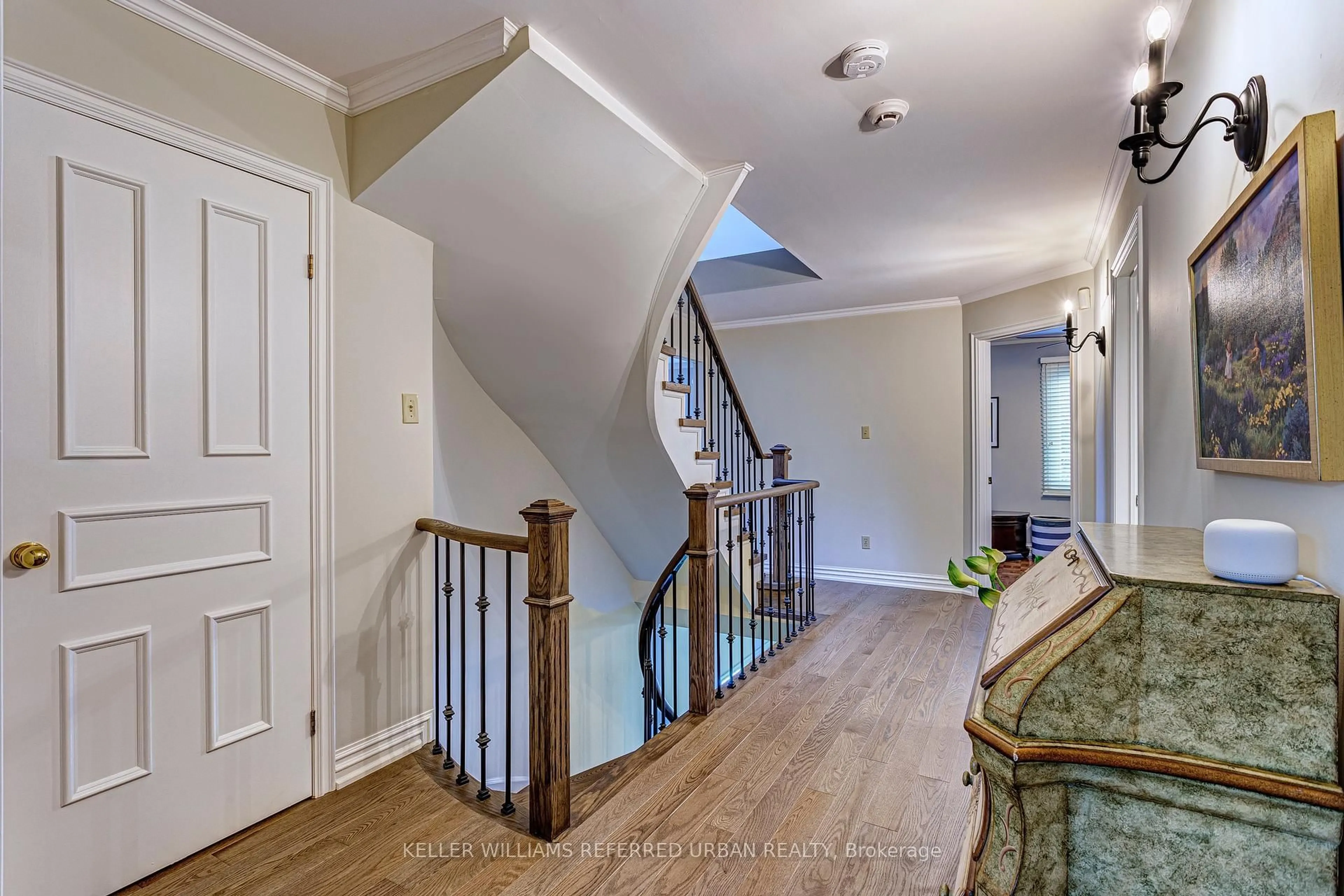 Indoor foyer for 52 Regent St, Richmond Hill Ontario L4C 9C3