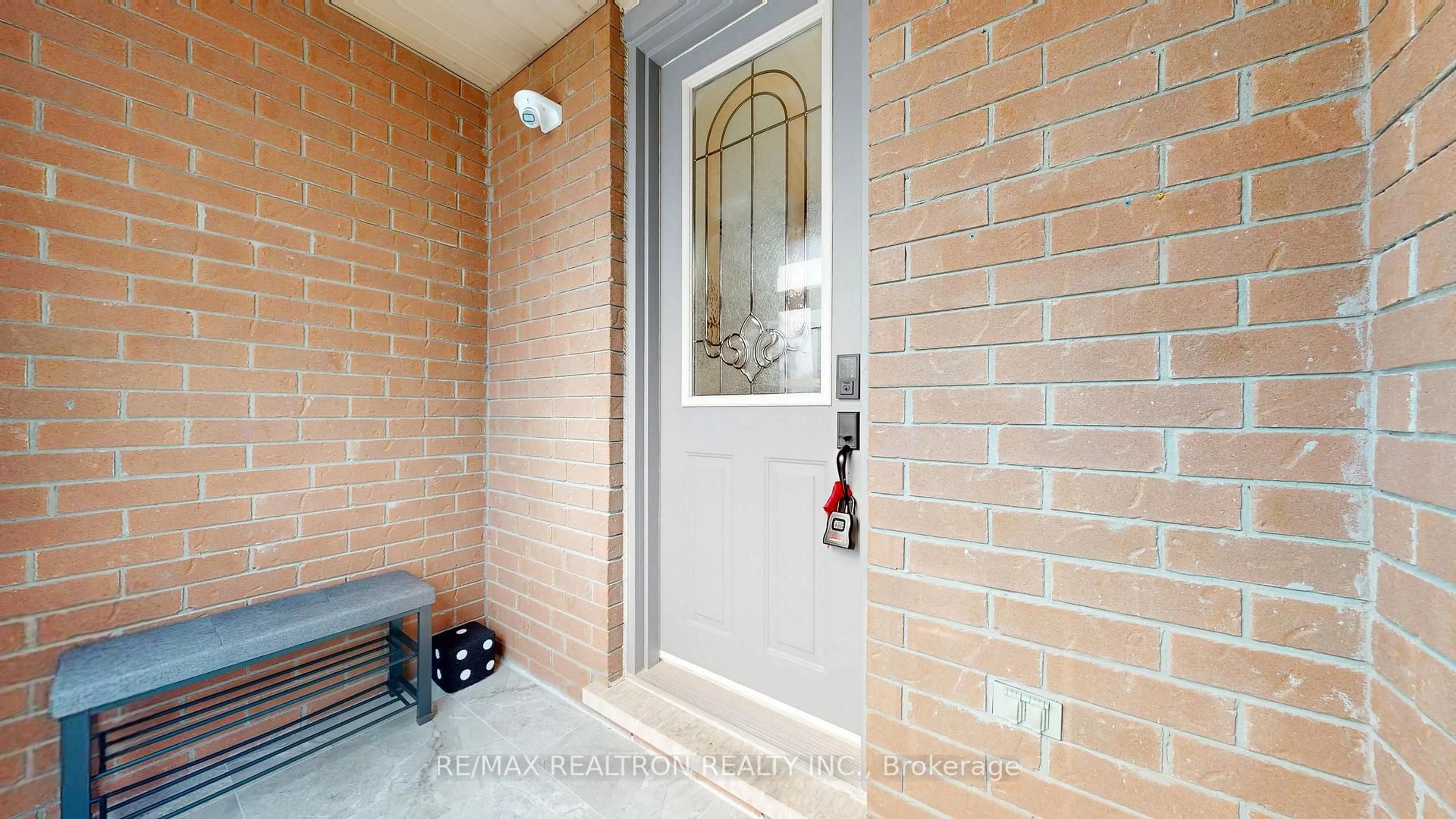 Indoor entryway for 129 Walkerville Rd, Markham Ontario L6B 1B6