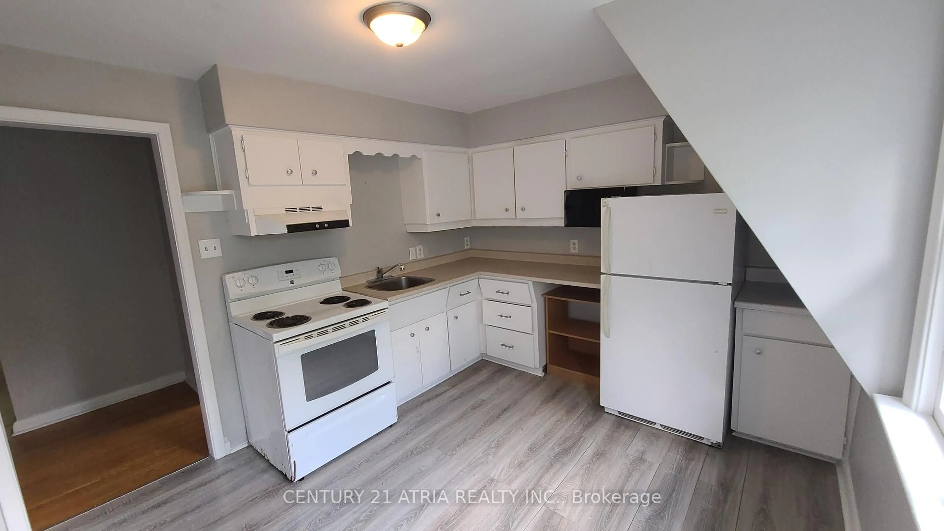 Standard kitchen, unknown for 159 Richmond St, Richmond Hill Ontario L4C 3Y7