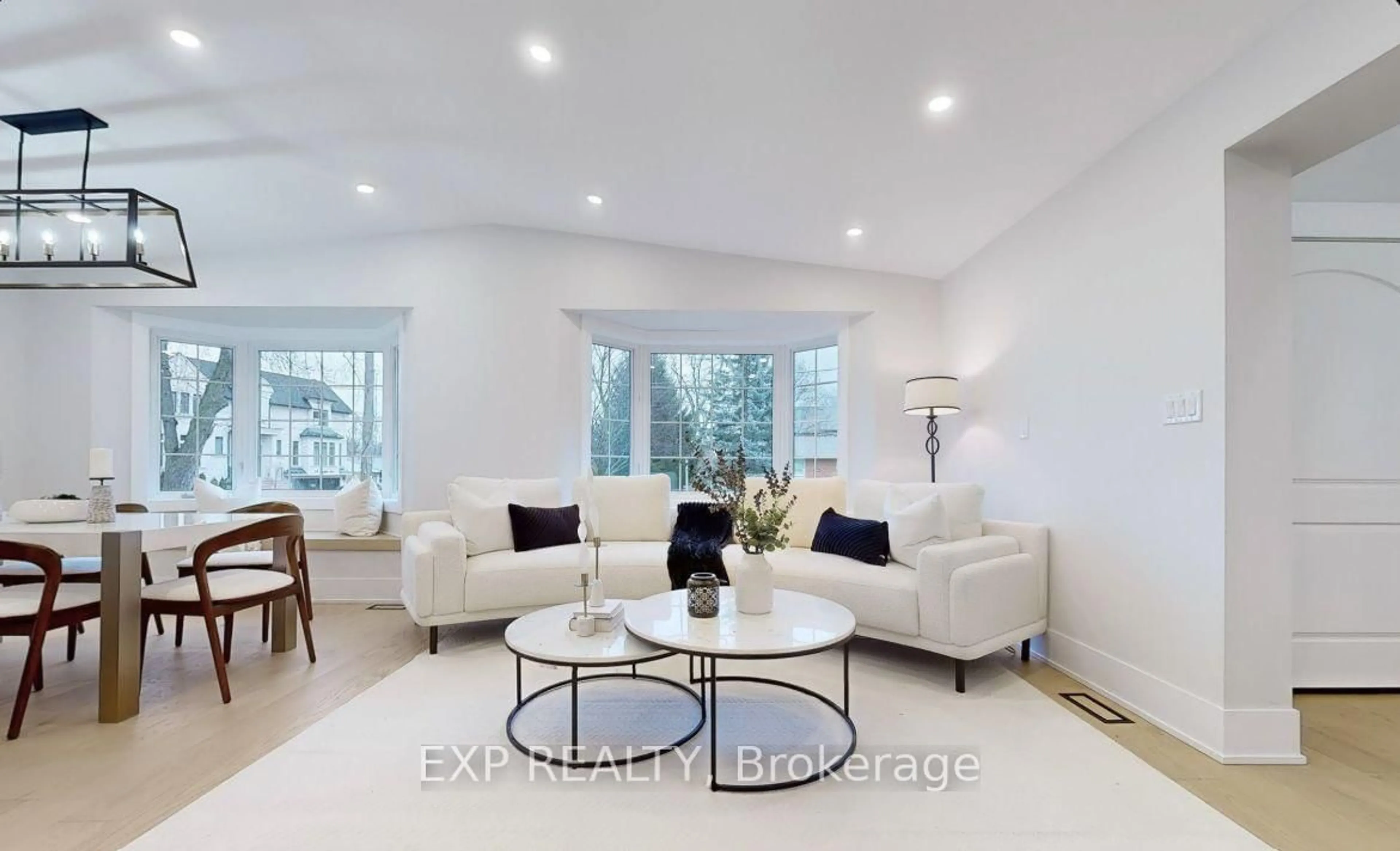 Living room with furniture, ceramic/tile floor for 385 Easy St, Richmond Hill Ontario L4C 3Z5