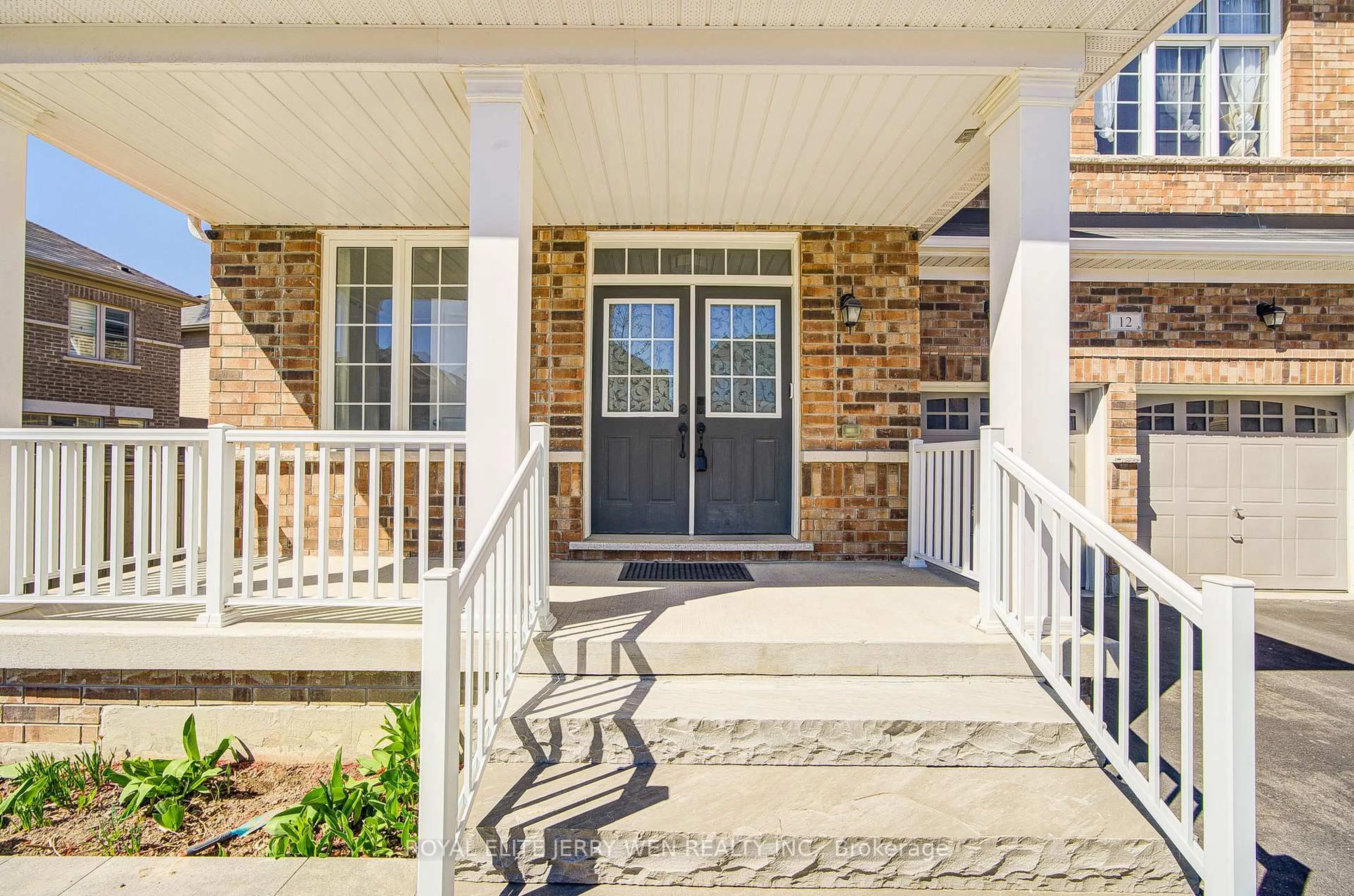 Unknown for 12 Rothwell St, Aurora Ontario L4G 0V6