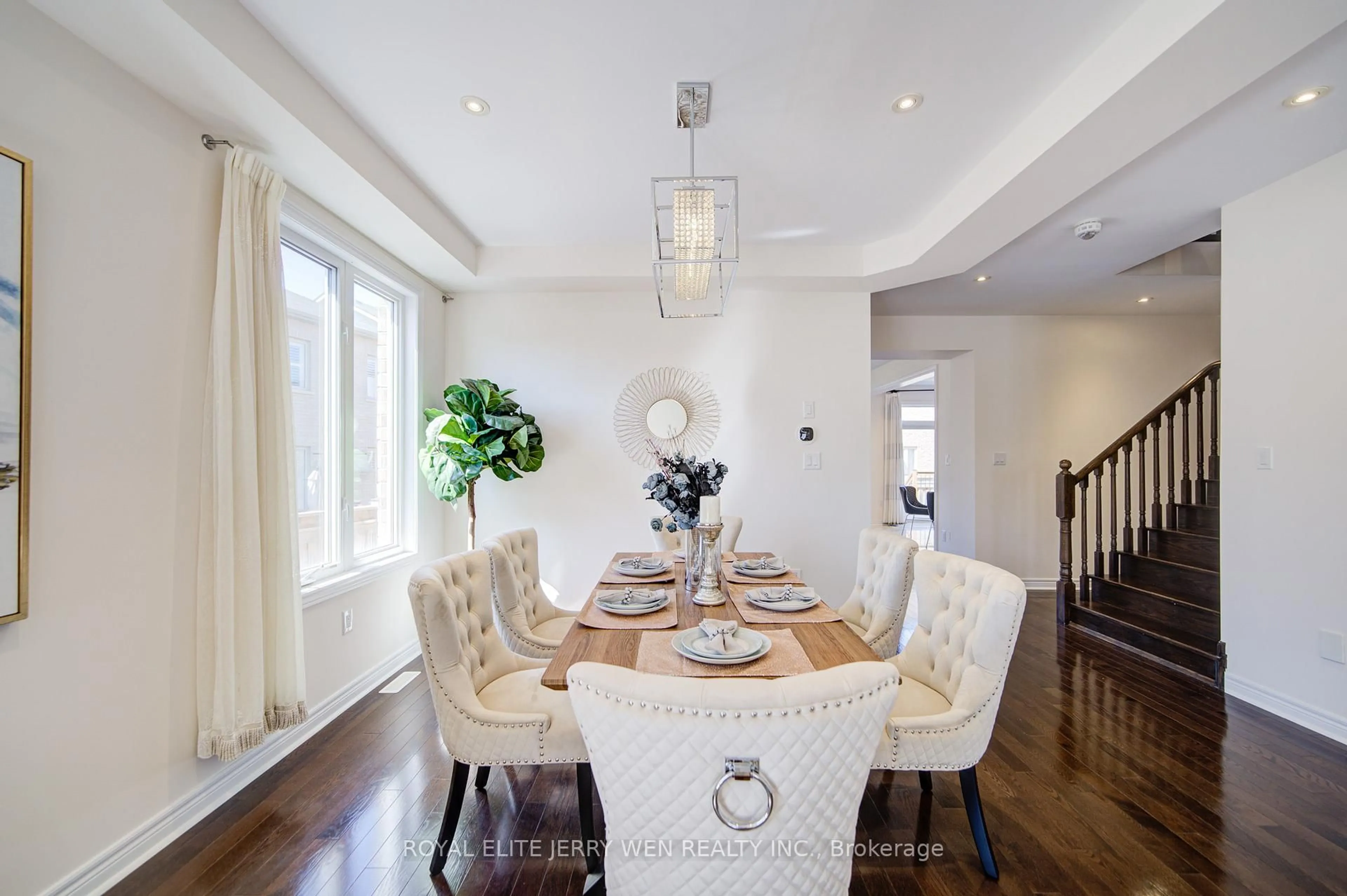 Dining room, unknown for 12 Rothwell St, Aurora Ontario L4G 0V6