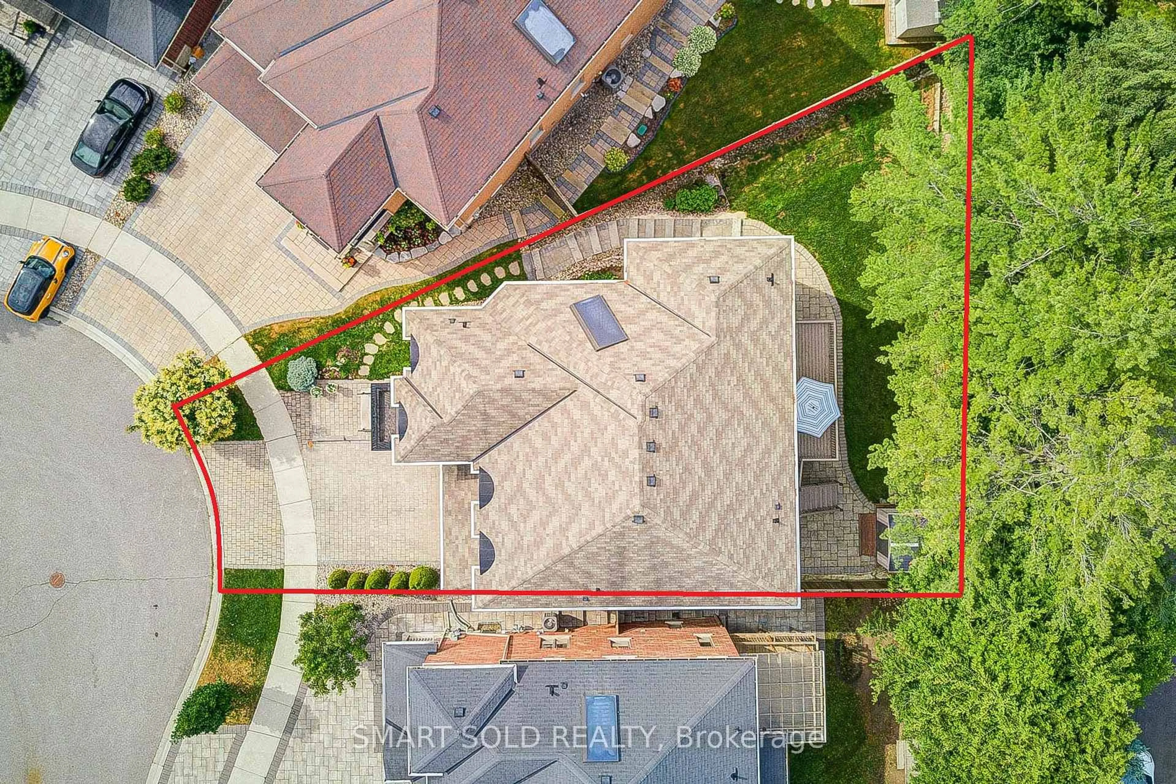 A pic from outside/outdoor area/front of a property/back of a property/a pic from drone, street for 29 Magdalan Cres, Richmond Hill Ontario L4E 0W4