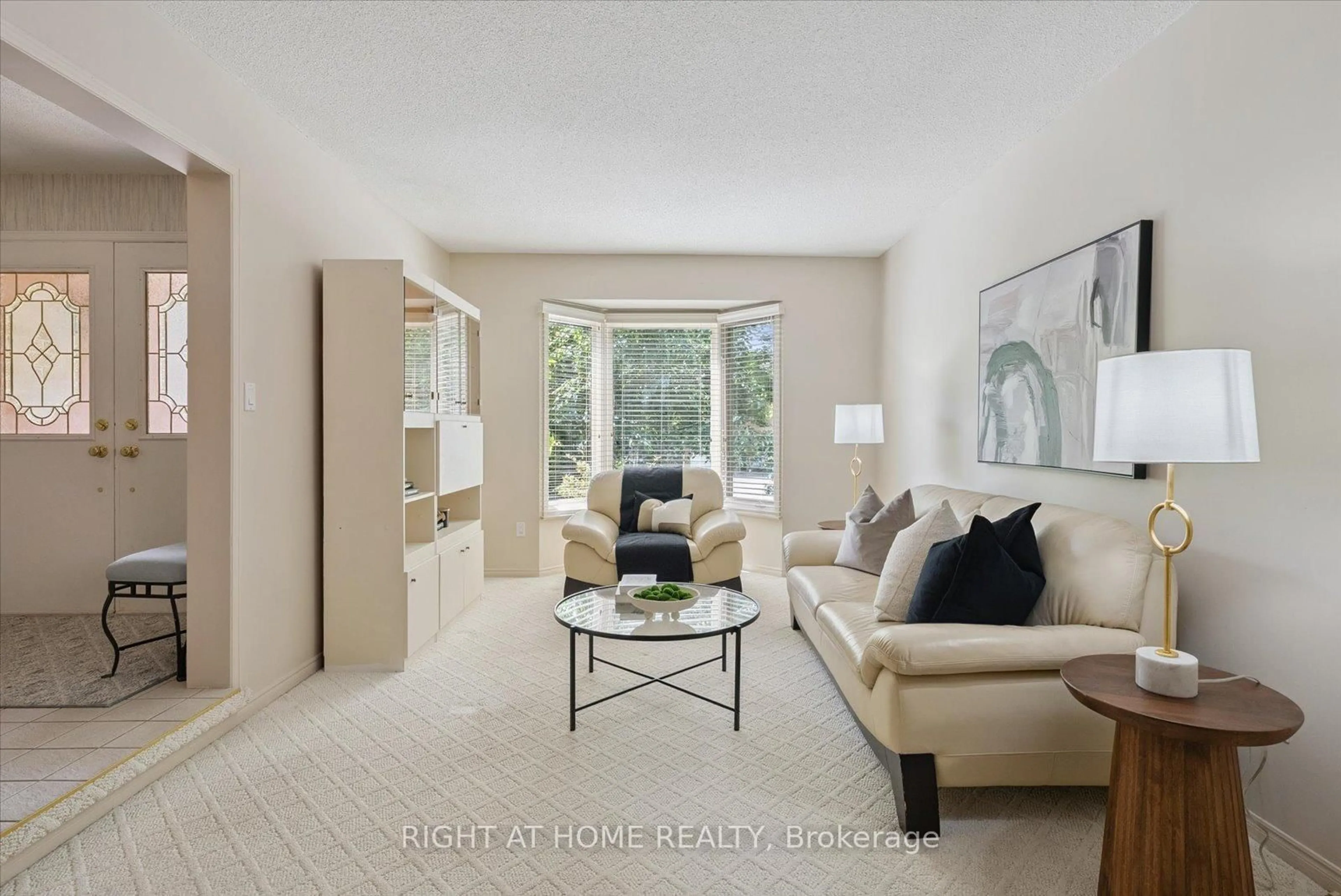 Living room with furniture, unknown for 97 Topham Cres, Richmond Hill Ontario L4C 9E9