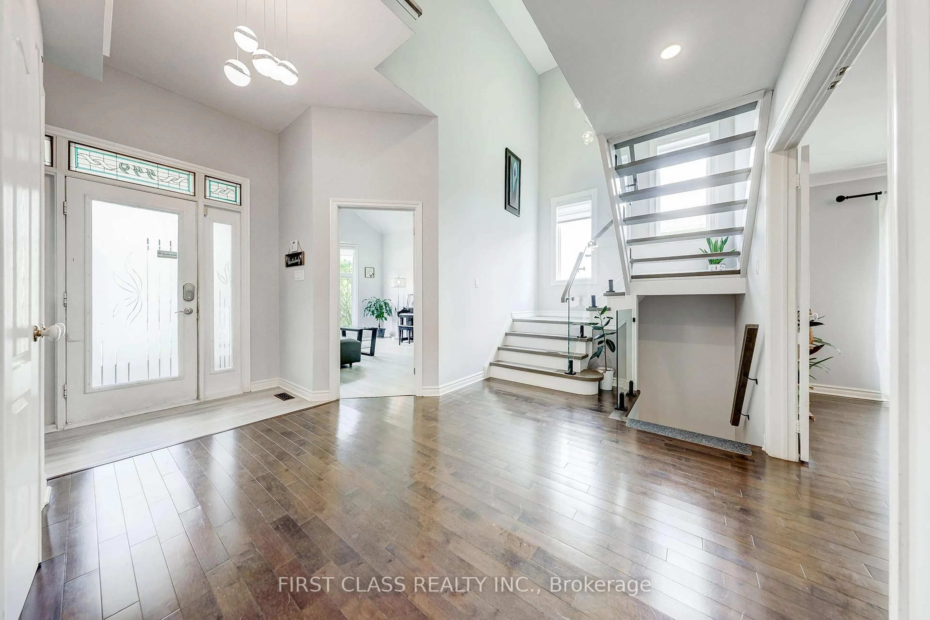 Indoor entryway for 449 Alex Doner Dr, Newmarket Ontario L3X 1C3