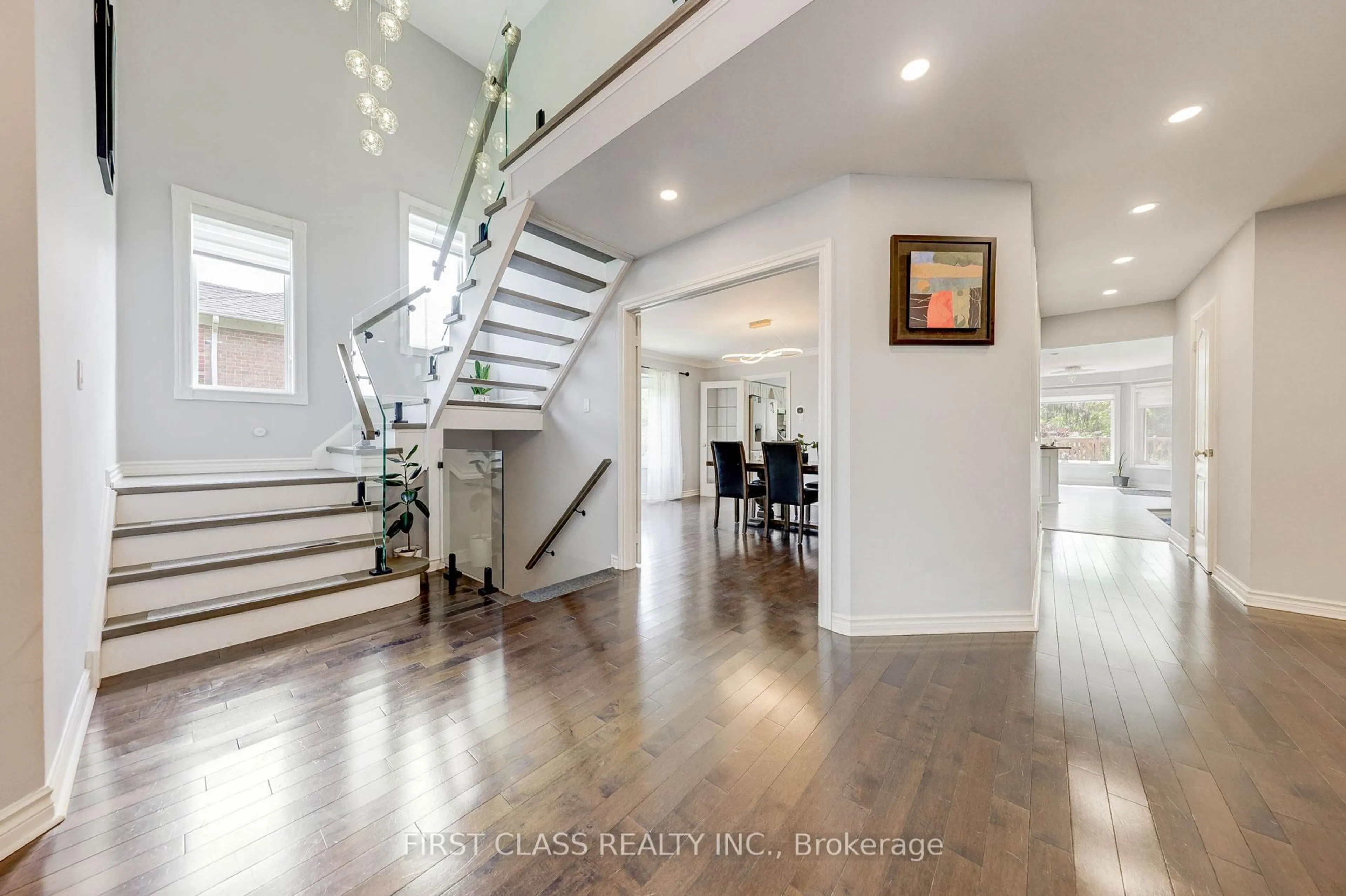 Indoor entryway for 449 Alex Doner Dr, Newmarket Ontario L3X 1C3
