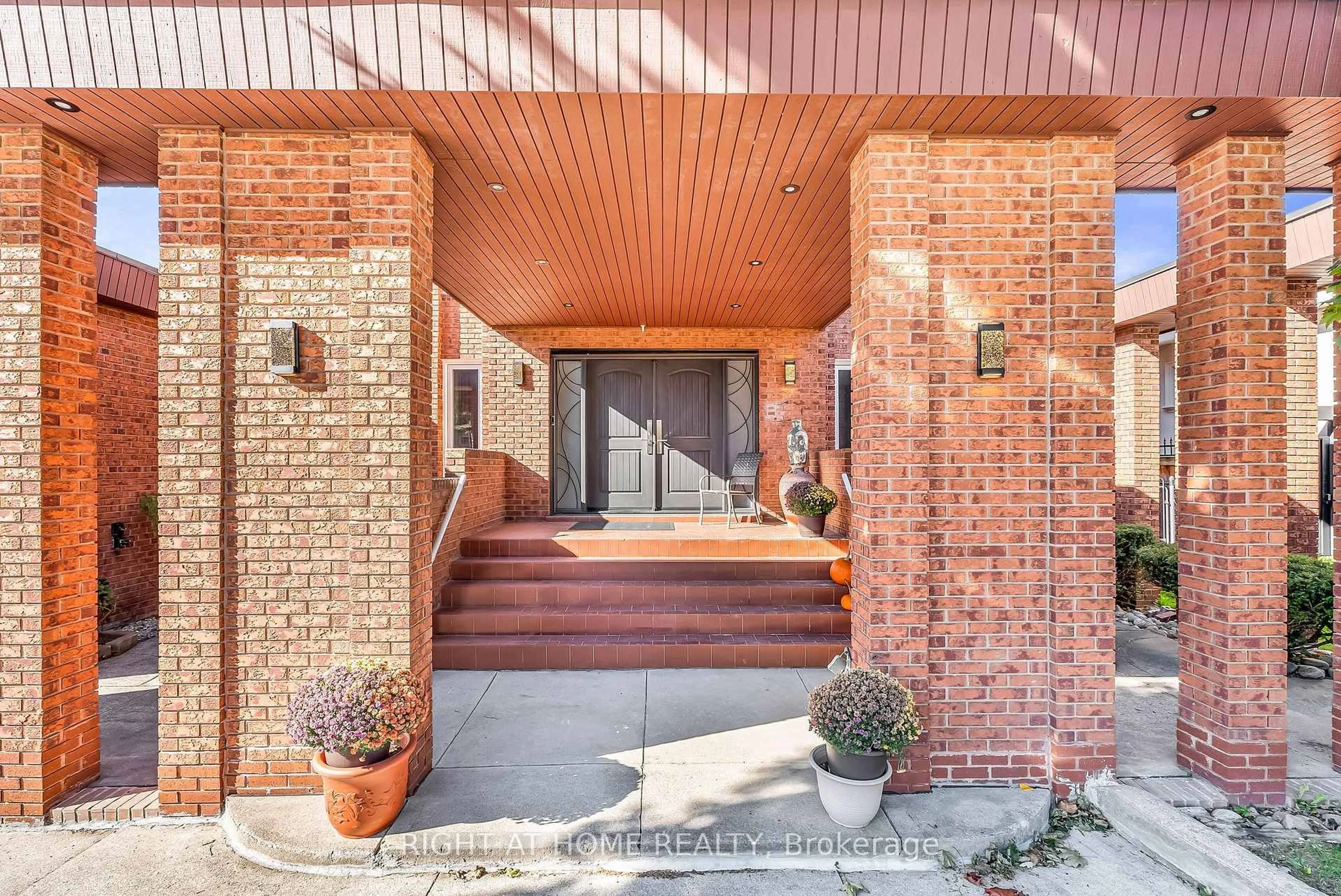 Home with brick exterior material, street for 373 Firglen Rdge, Vaughan Ontario L4L 1N6