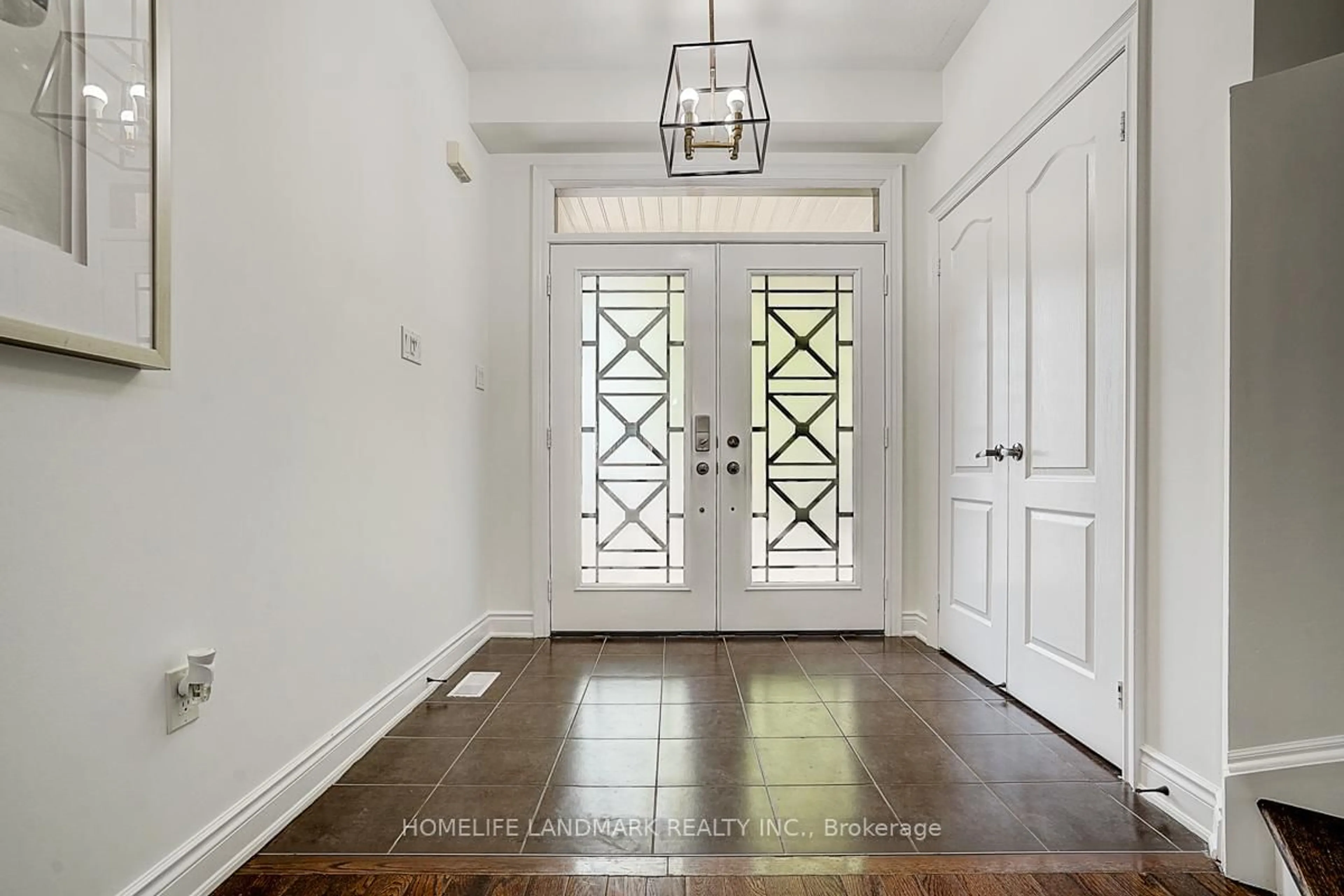 Indoor entryway for 239 John Davis Gate, Whitchurch-Stouffville Ontario L4A 1T5