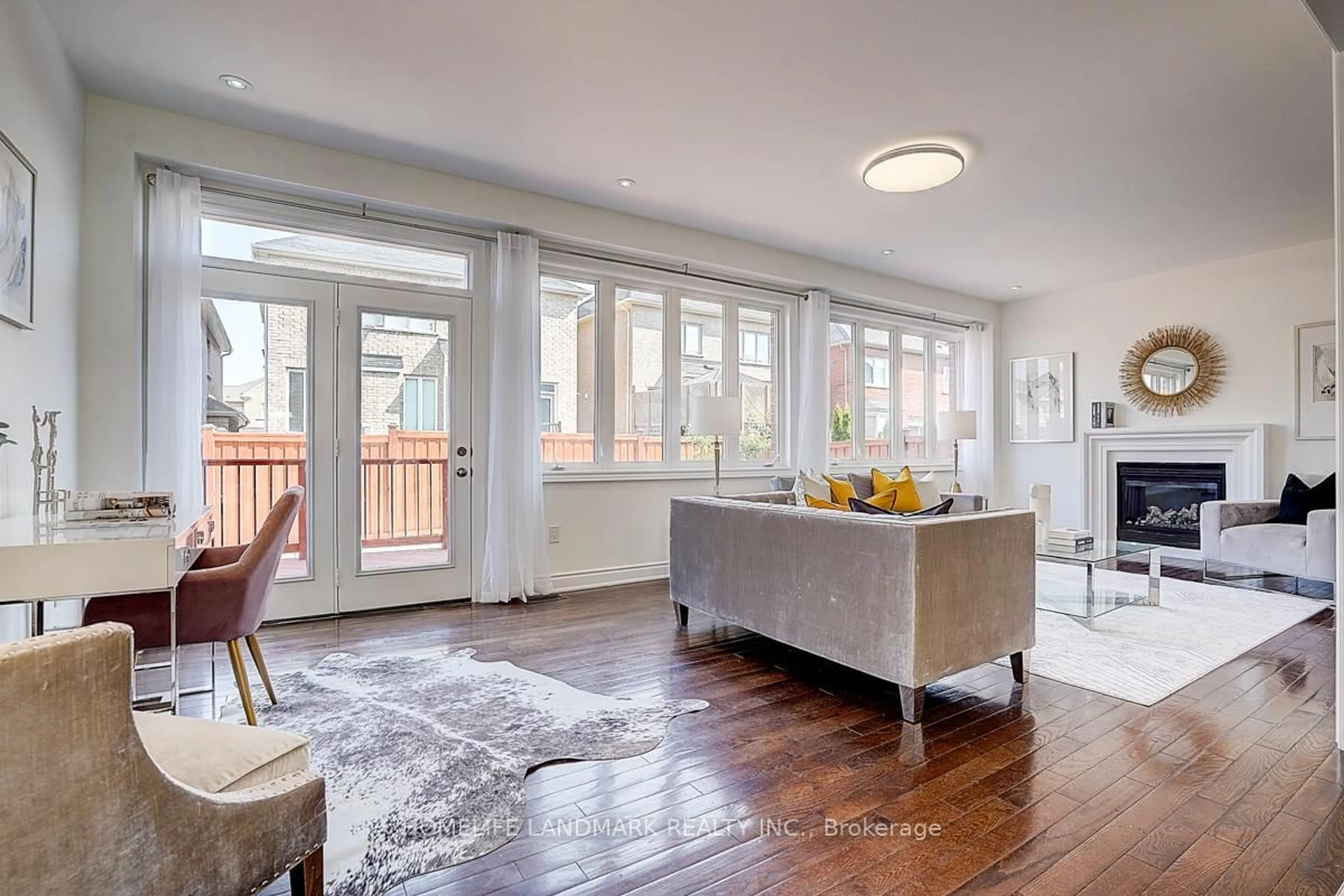 Open concept kitchen, unknown for 239 John Davis Gate, Whitchurch-Stouffville Ontario L4A 1T5