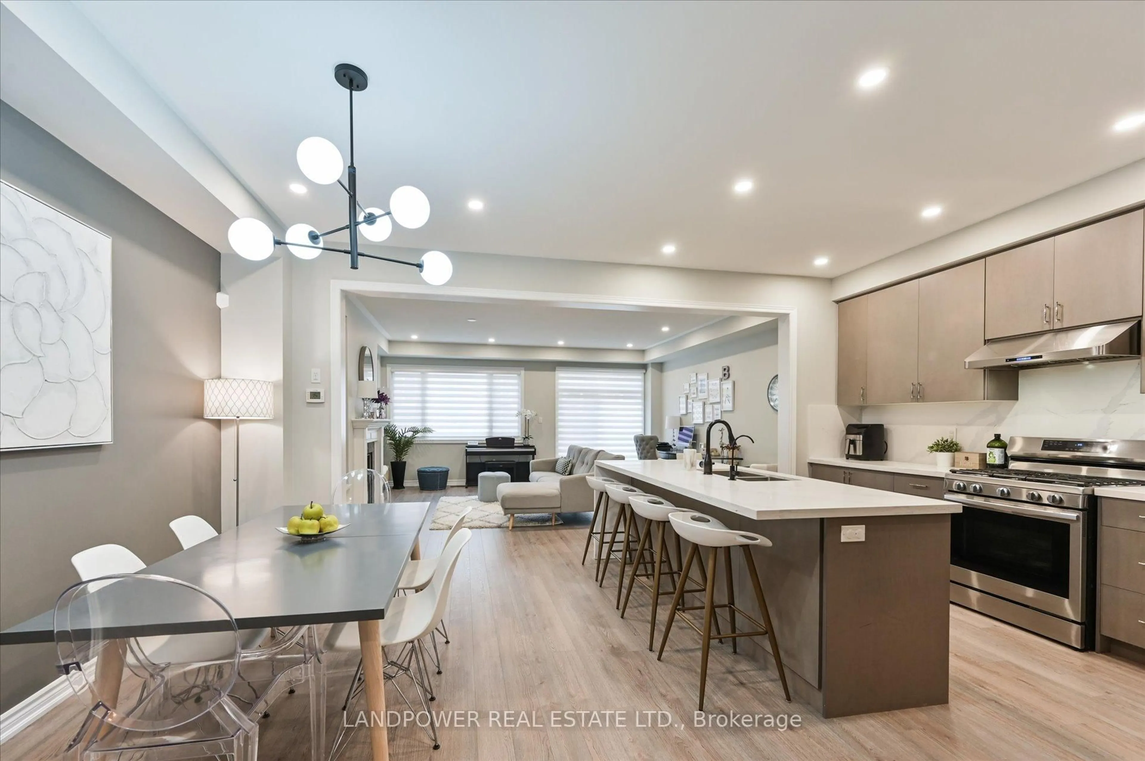 Open concept kitchen, unknown for 157 Boundary Blvd, Whitchurch-Stouffville Ontario L4A 4W3