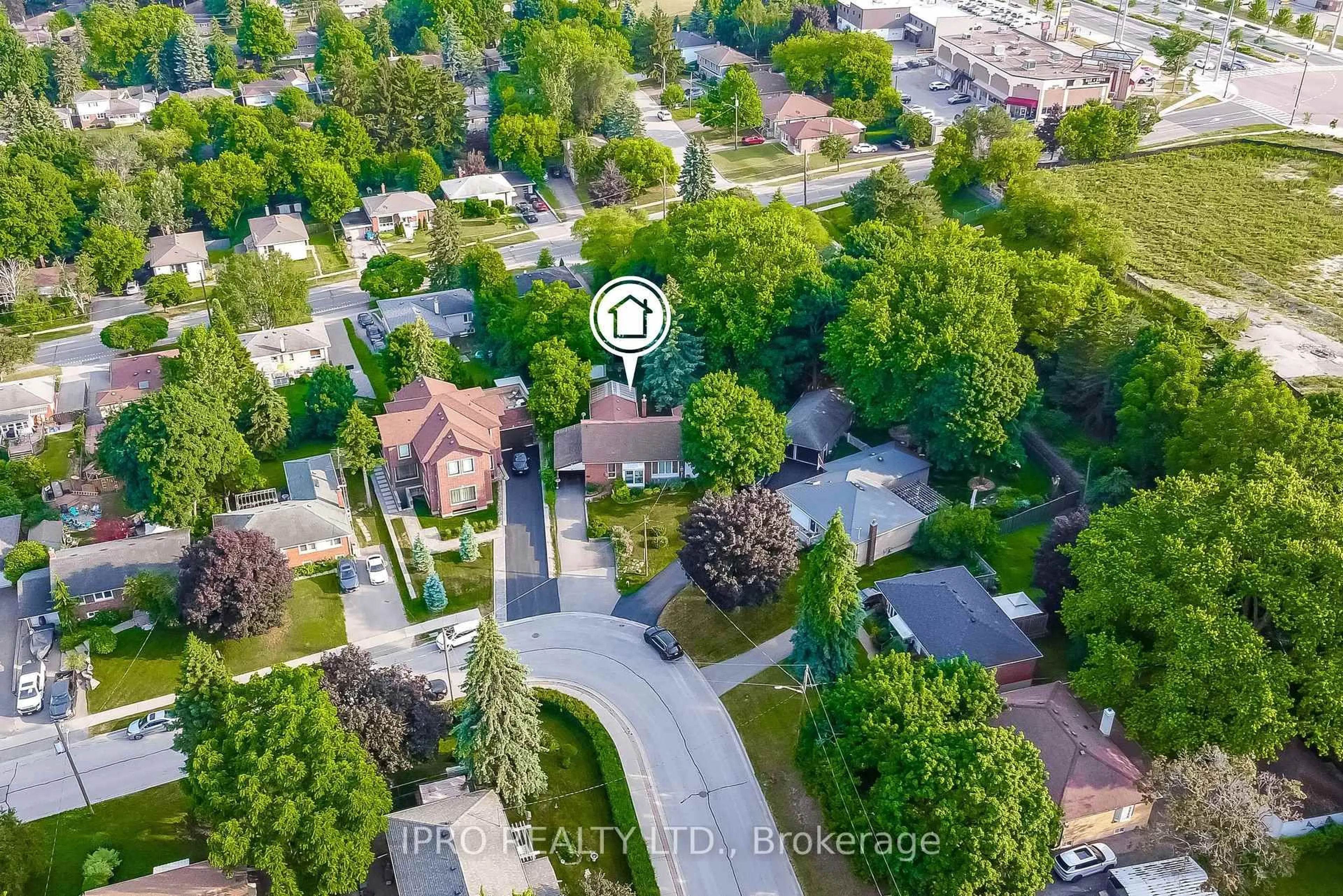 A pic from outside/outdoor area/front of a property/back of a property/a pic from drone, street for 76 Monkswood Cres, Newmarket Ontario L3Y 2K1