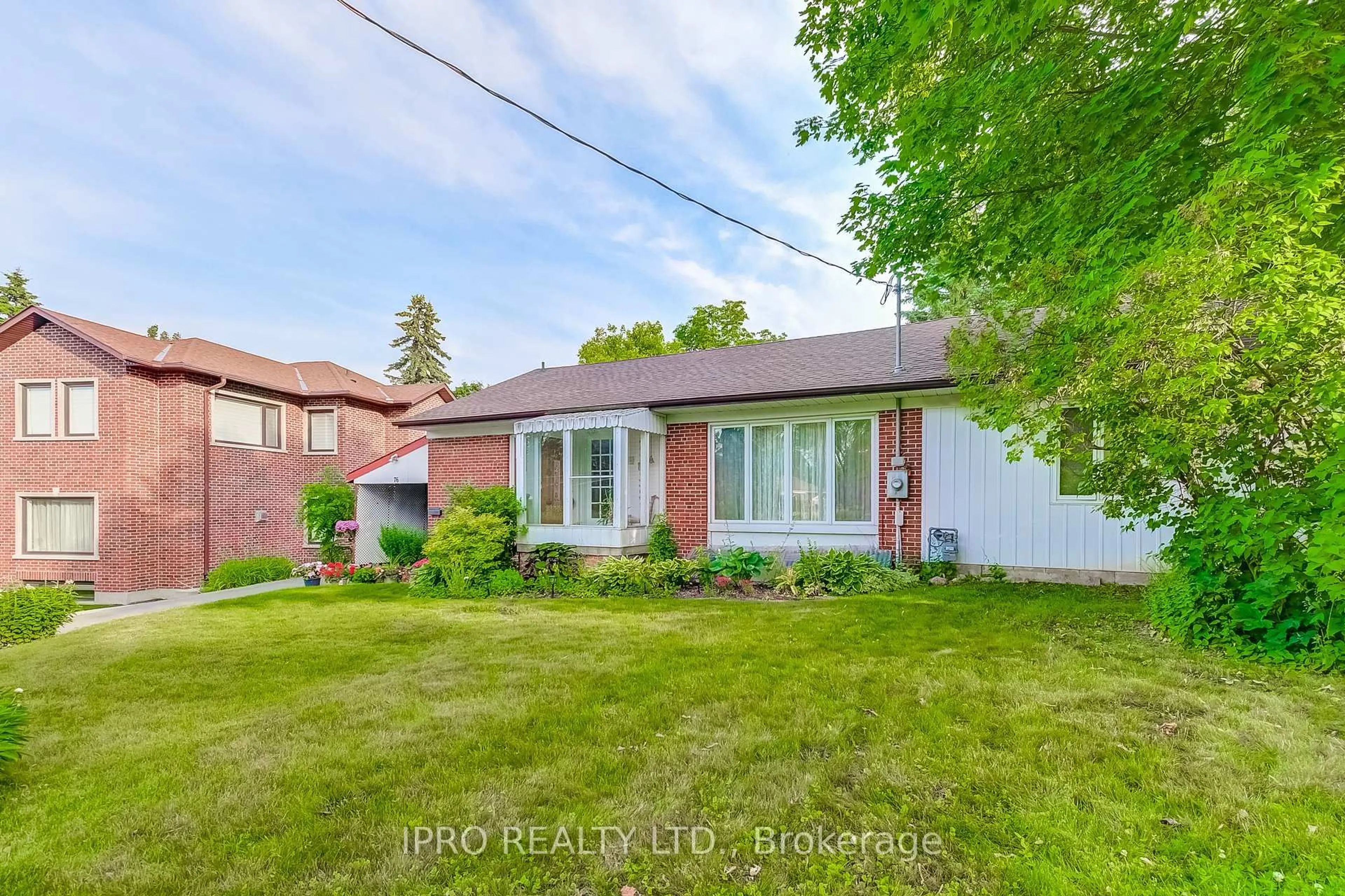 Home with brick exterior material, street for 76 Monkswood Cres, Newmarket Ontario L3Y 2K1