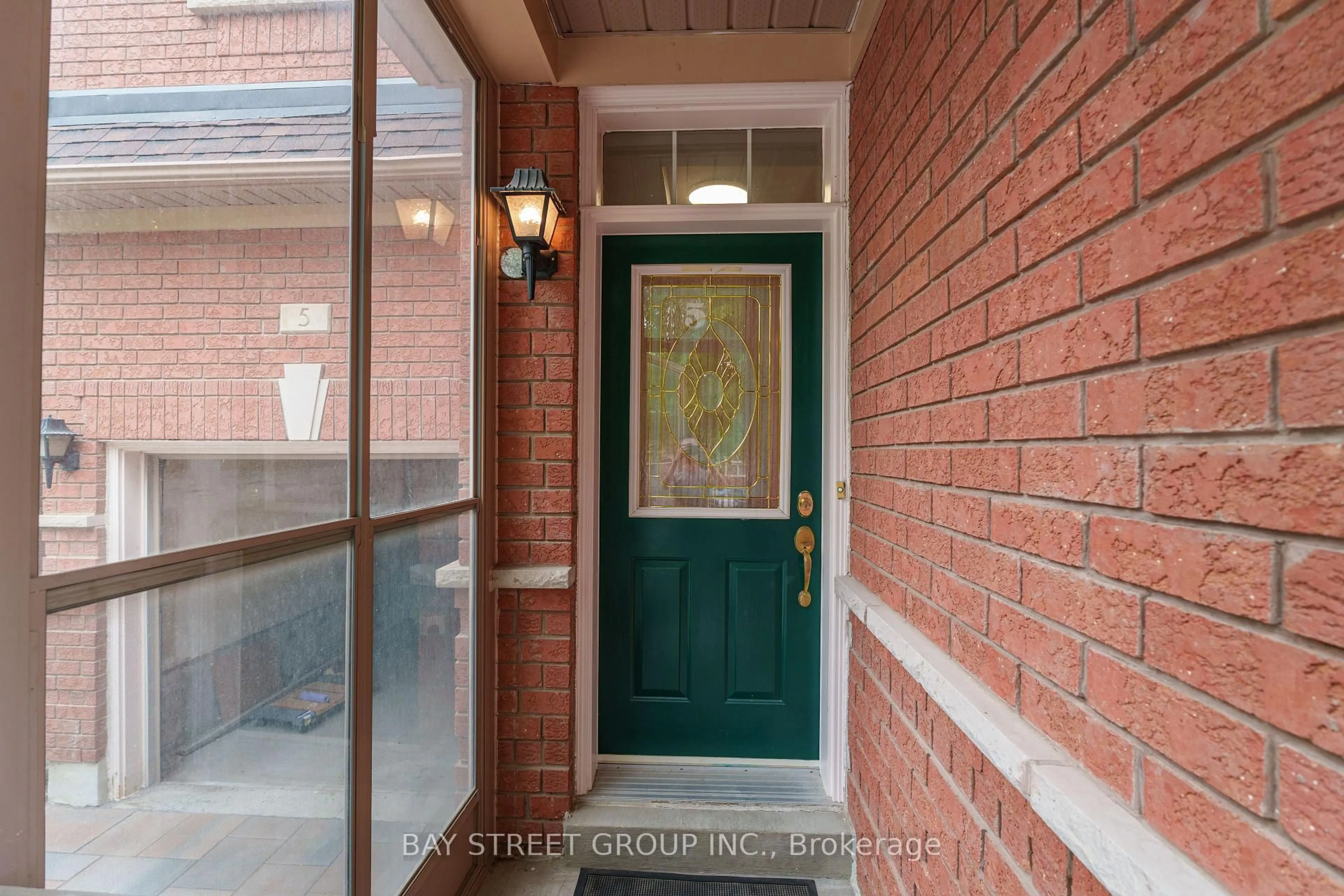 Indoor entryway for 5 McCaul St, Markham Ontario L6C 2E5