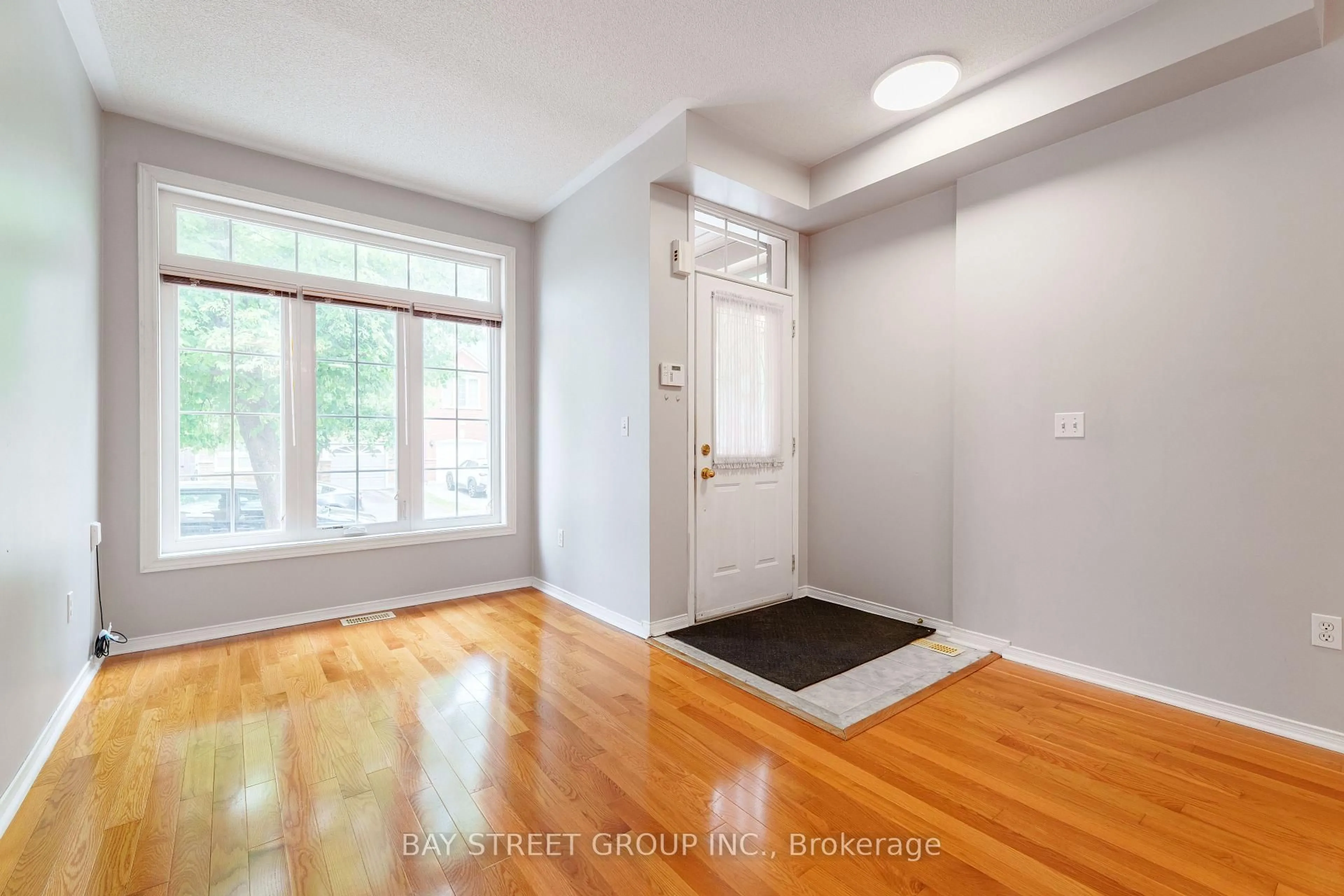 Indoor entryway for 5 McCaul St, Markham Ontario L6C 2E5