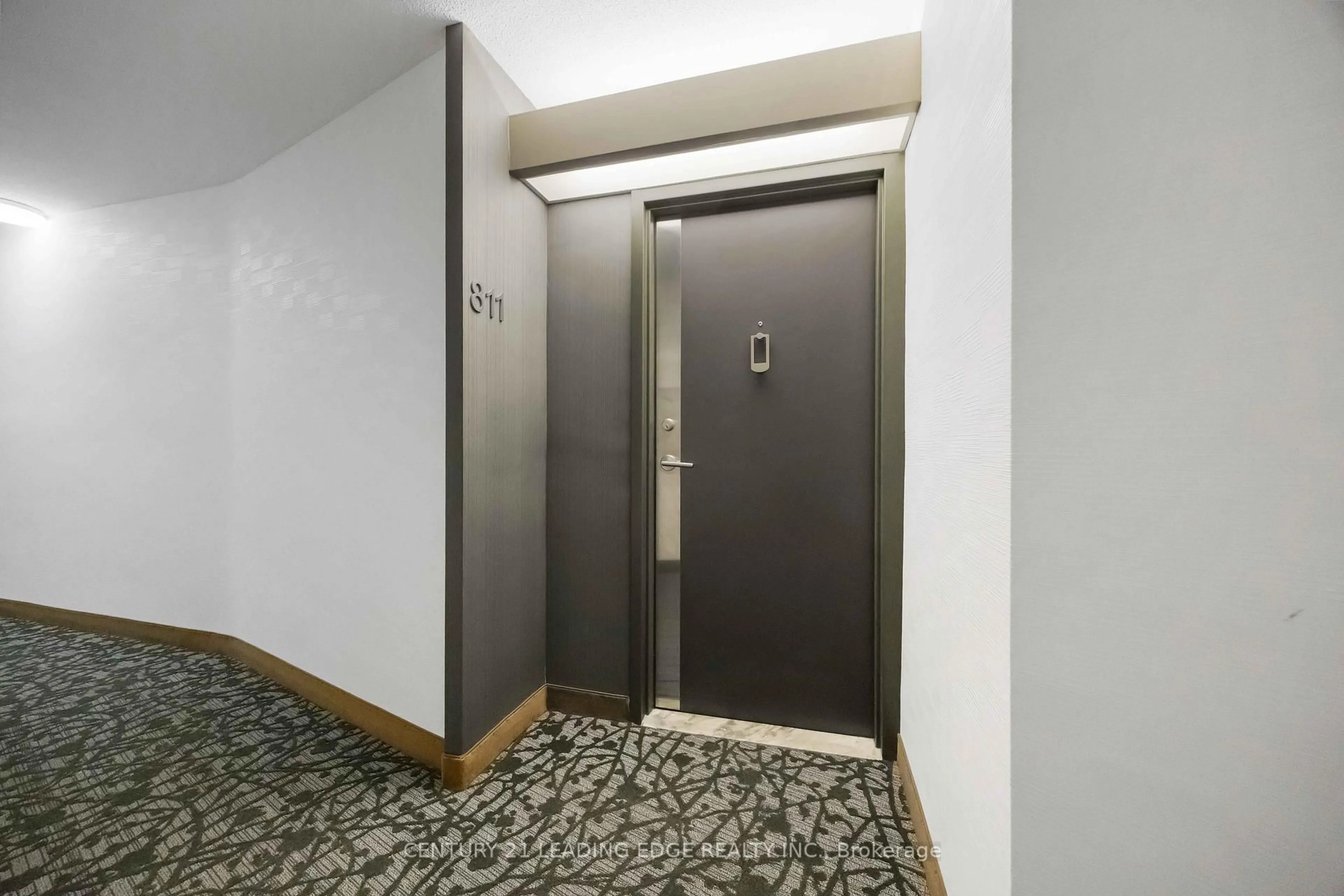 Indoor foyer for 7811 Yonge St #811, Markham Ontario L3T 4S3