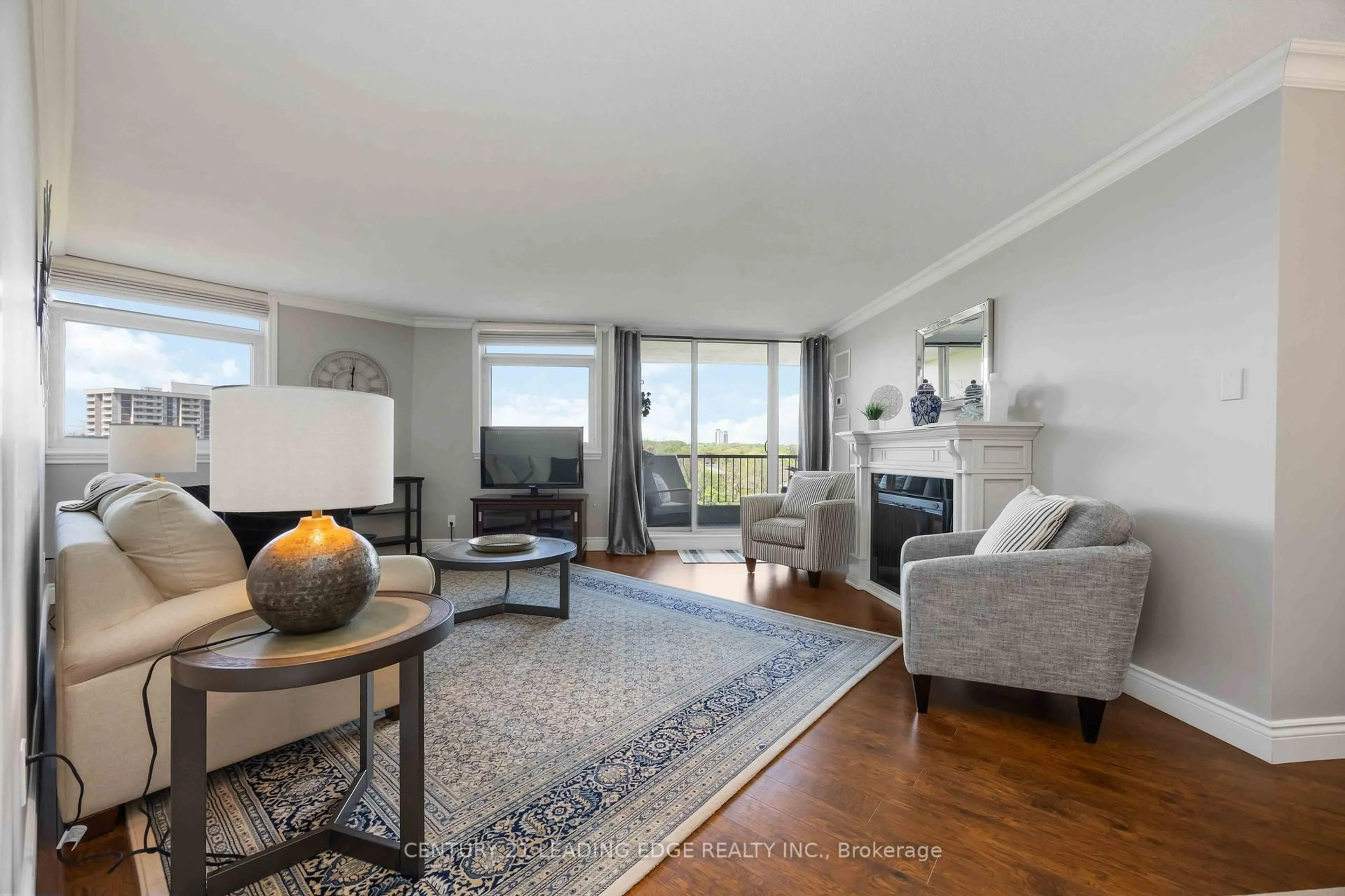 Living room with furniture, wood/laminate floor for 7811 Yonge St #811, Markham Ontario L3T 4S3