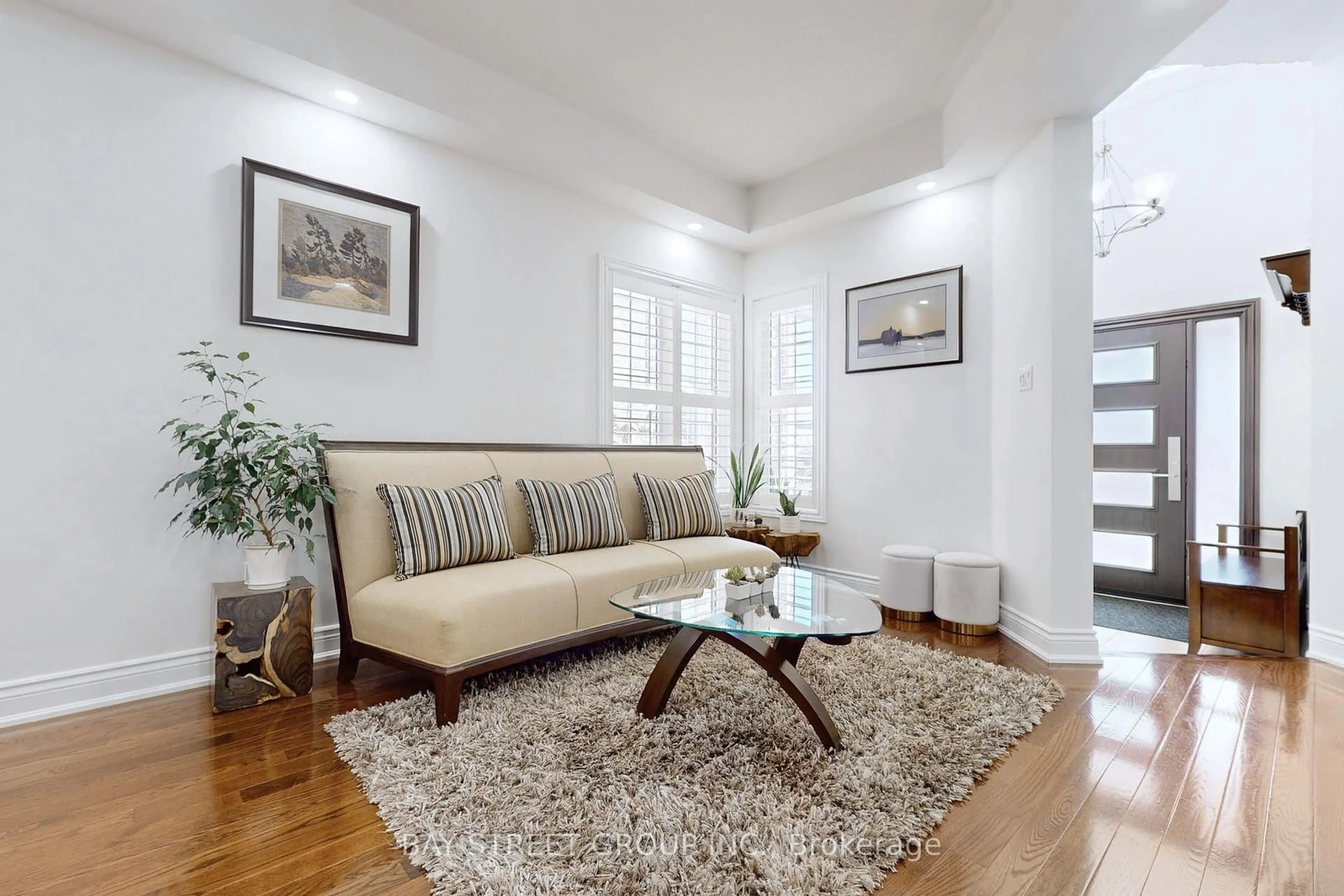 Living room with furniture, unknown for 115 COLESBROOK Rd, Richmond Hill Ontario L4S 2G3