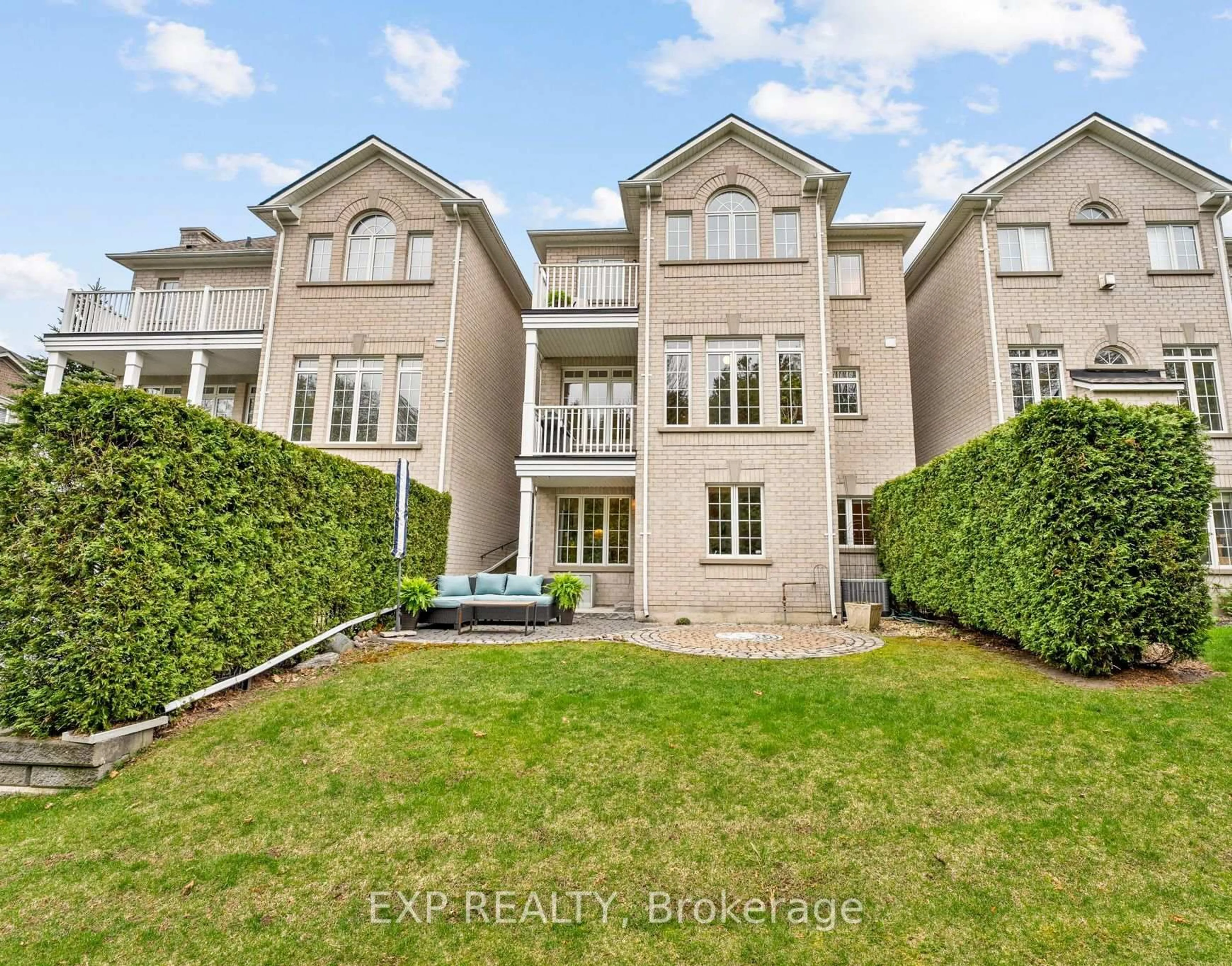 A pic from outside/outdoor area/front of a property/back of a property/a pic from drone, water/lake/river/ocean view for 54 Stonecliffe Cres, Aurora Ontario L4G 7Z6