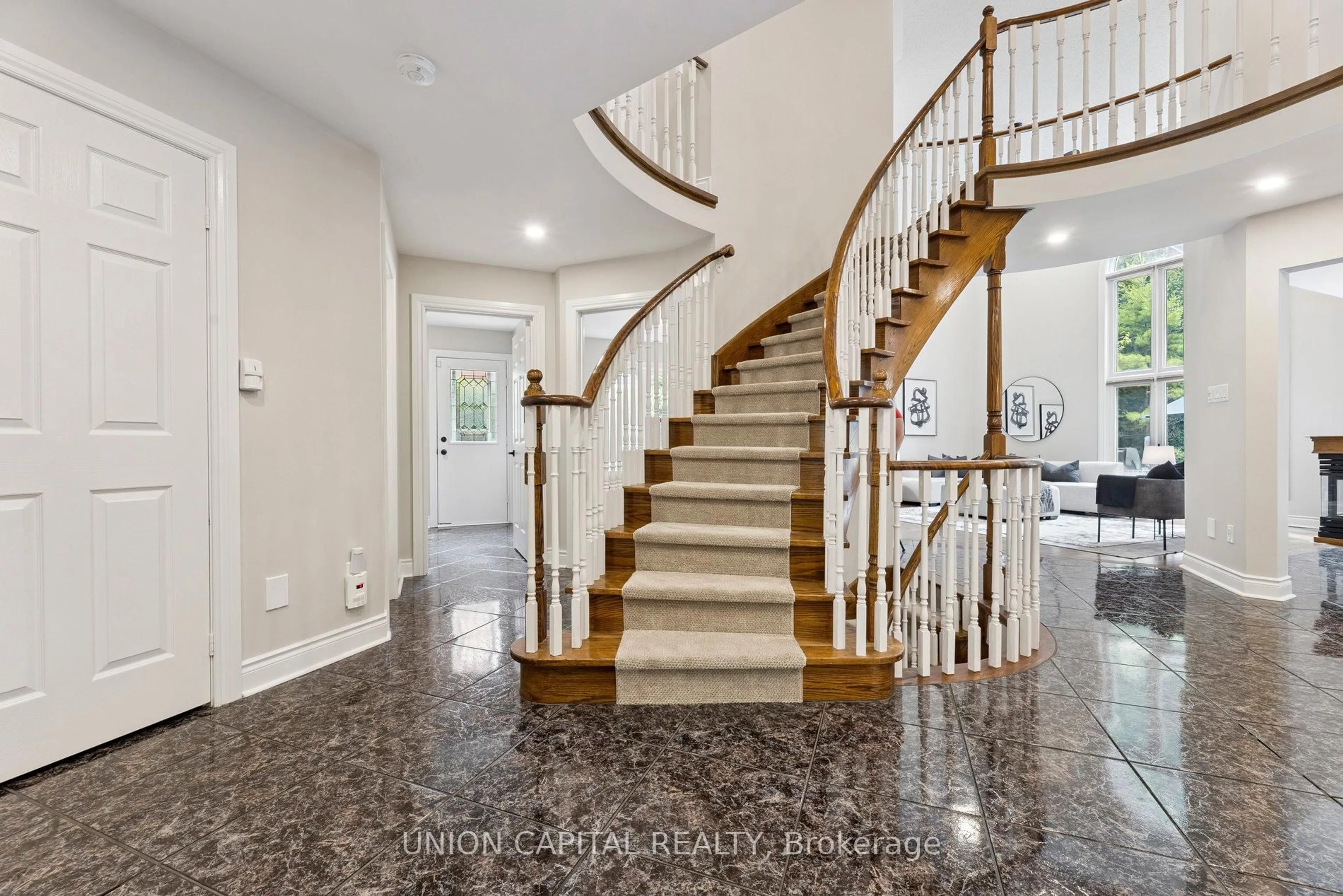 Unknown for 86 Charing Cres, Aurora Ontario L4G 6P5
