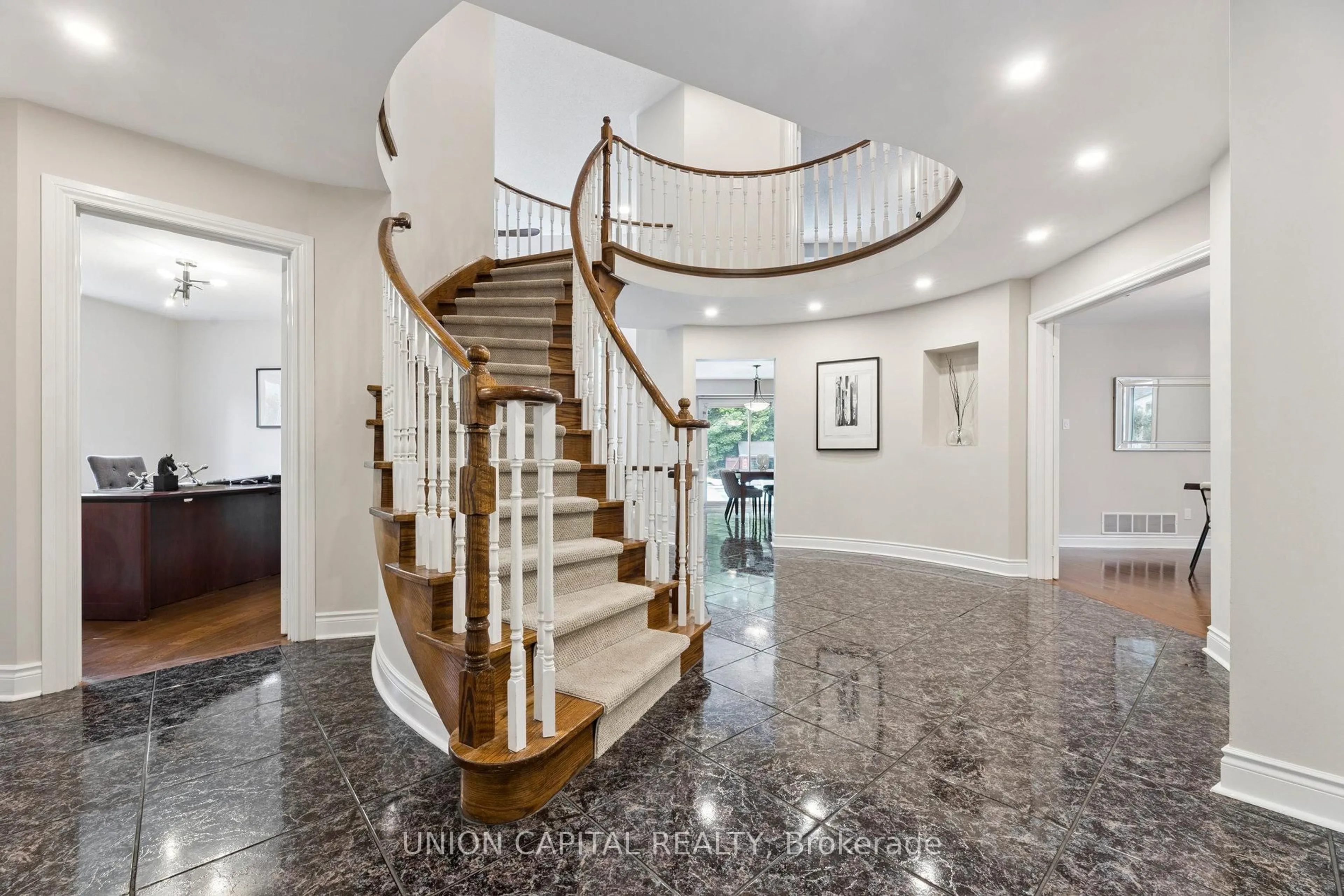 Unknown for 86 Charing Cres, Aurora Ontario L4G 6P5