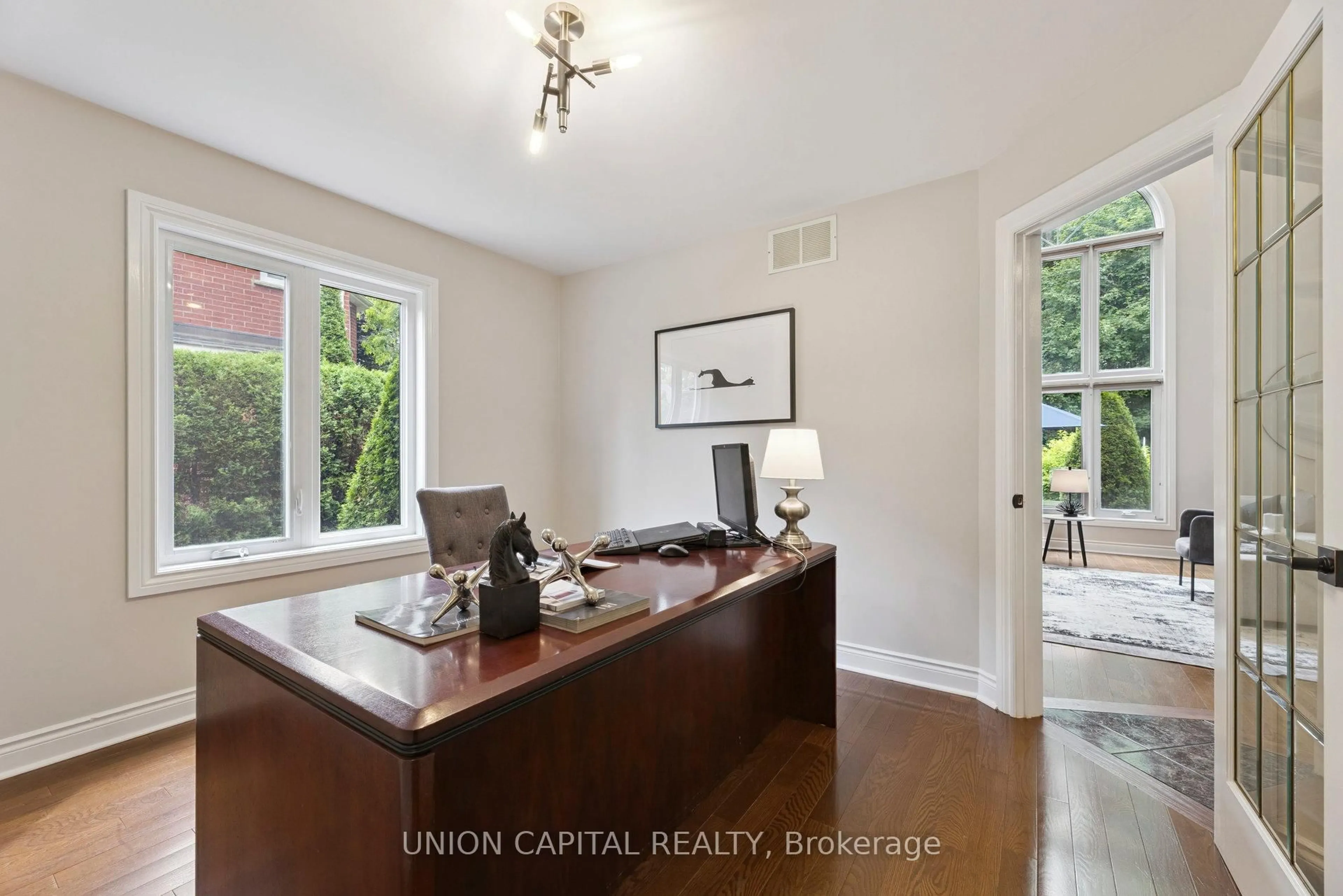 A pic of a room for 86 Charing Cres, Aurora Ontario L4G 6P5