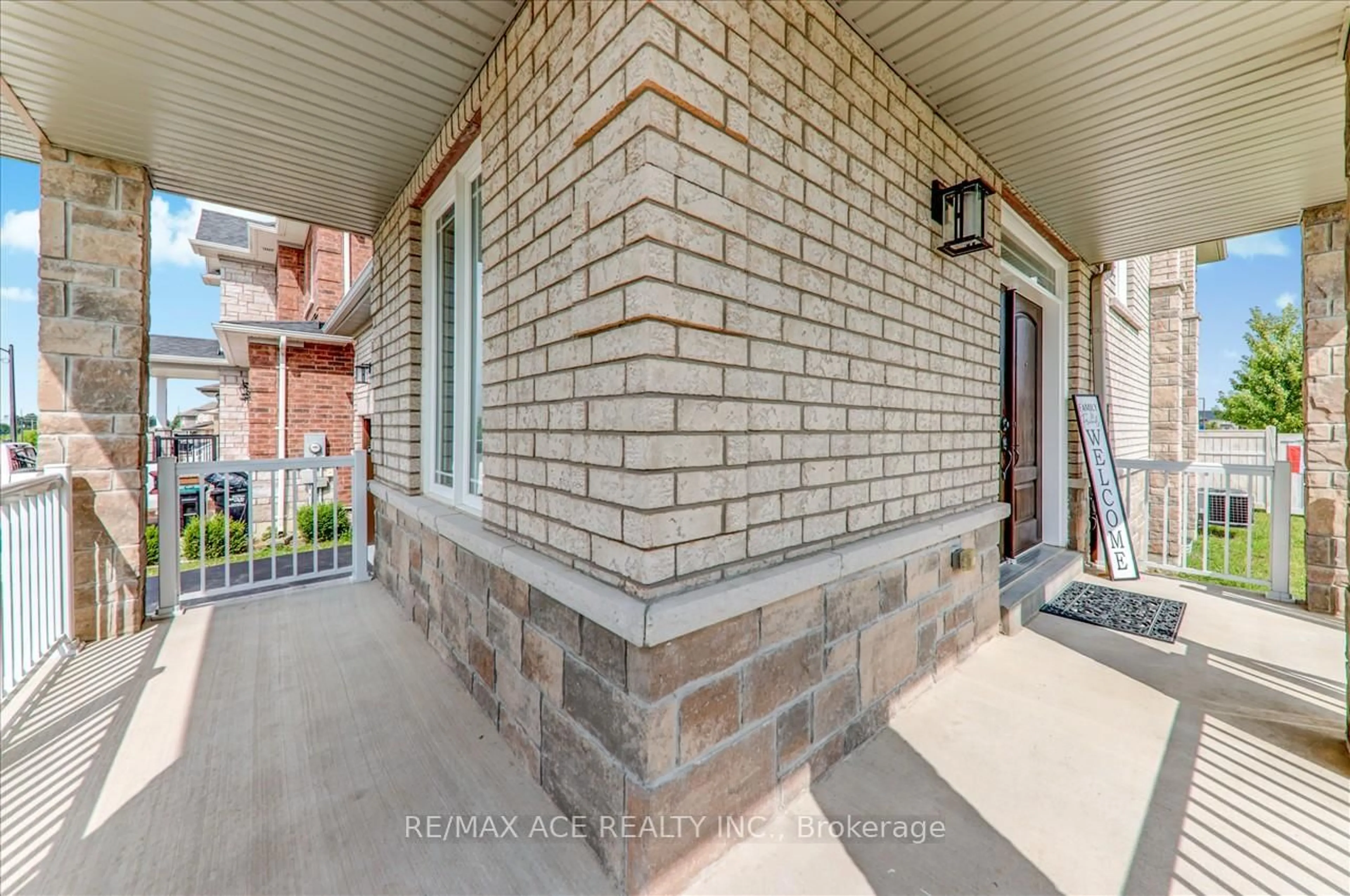 Home with brick exterior material, street for 168 Rutherford Rd, Bradford West Gwillimbury Ontario L3Z 0B4