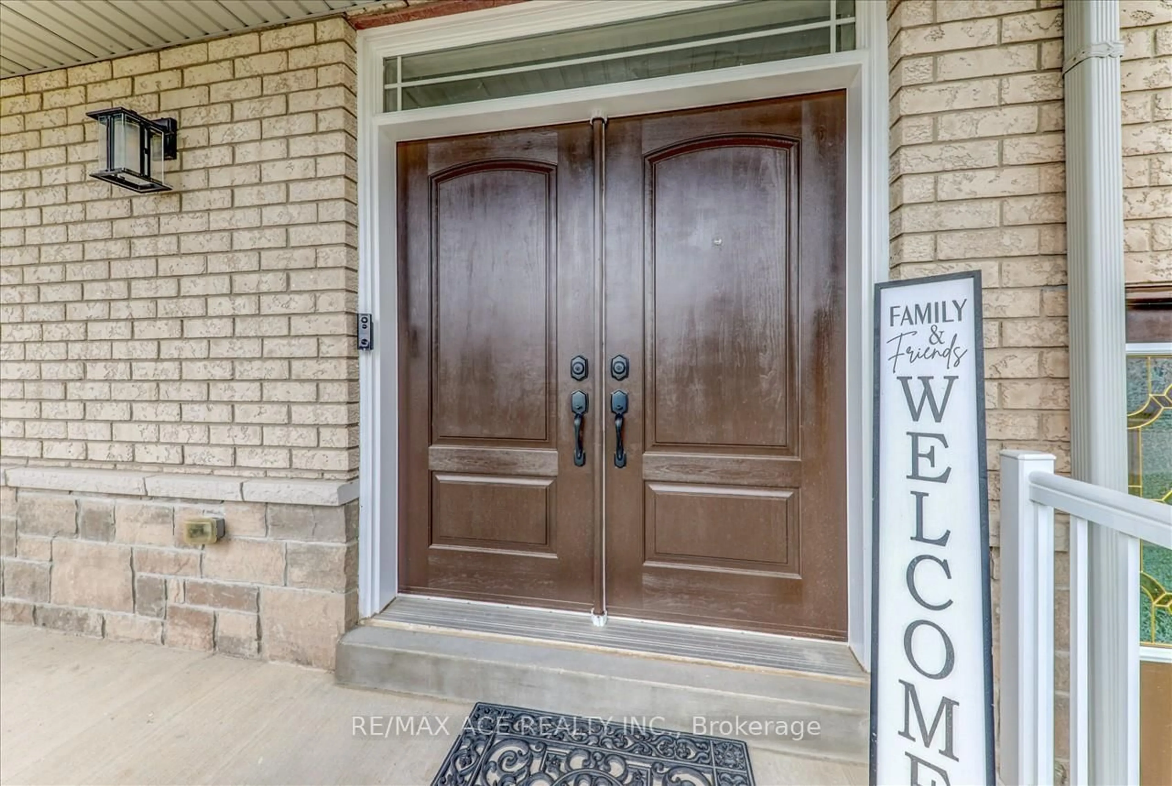Indoor entryway for 168 Rutherford Rd, Bradford West Gwillimbury Ontario L3Z 0B4