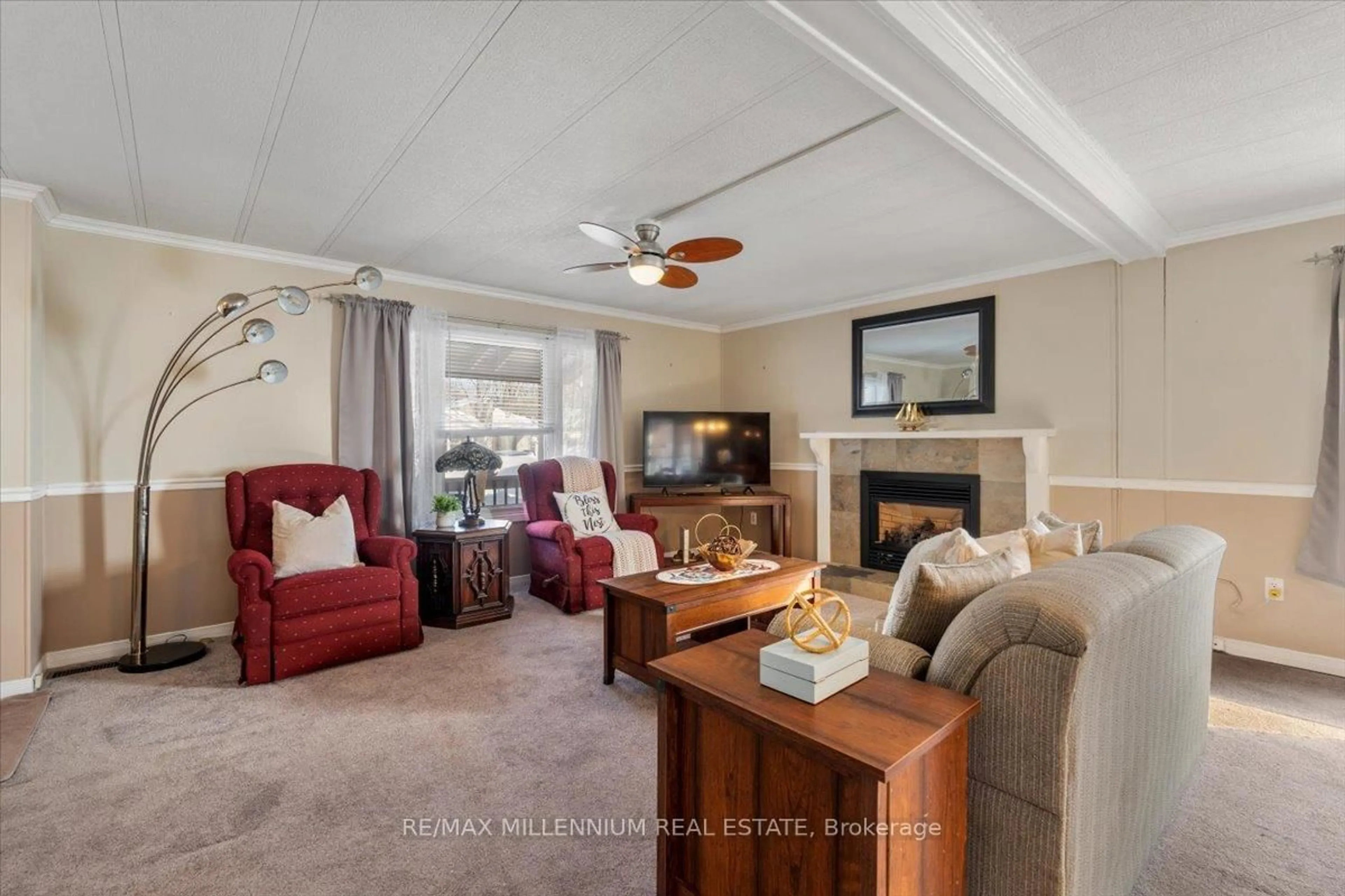 Living room with furniture, unknown for 105 Linden Lane, Innisfil Ontario L9S 1N3