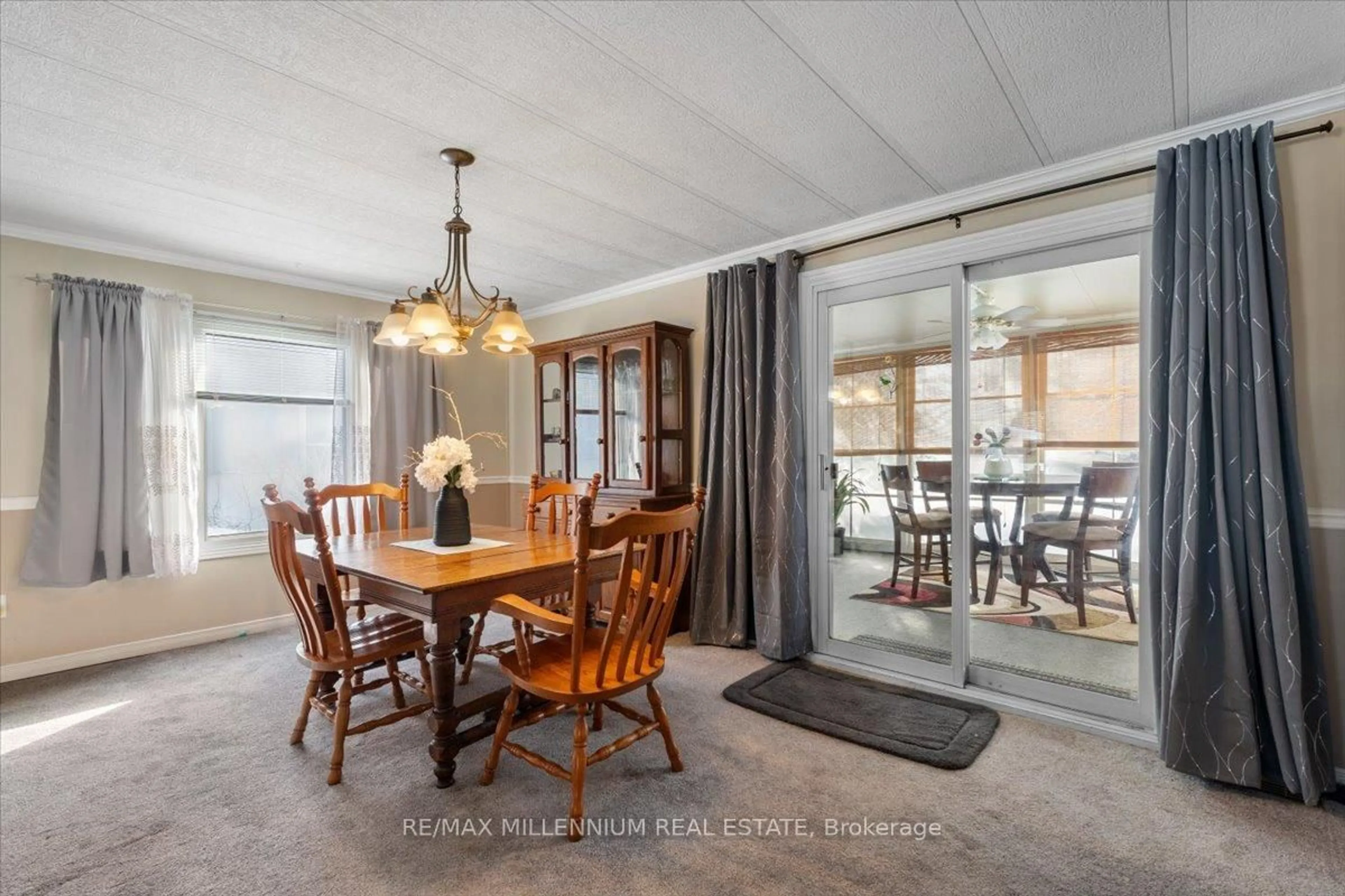 Dining room, unknown for 105 Linden Lane, Innisfil Ontario L9S 1N3