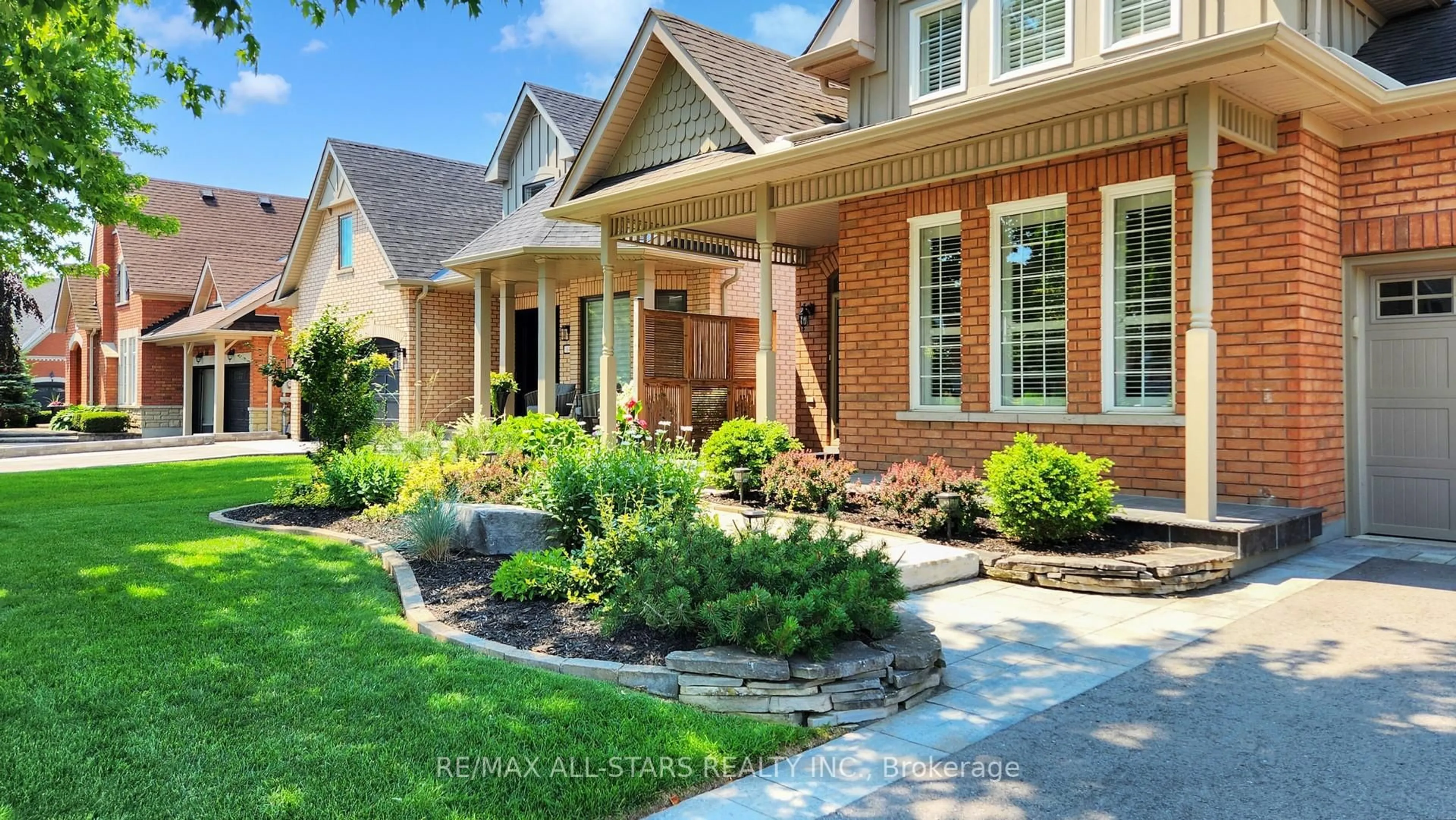 Home with brick exterior material, street for 62 Joseph St, Uxbridge Ontario L9P 1Z3