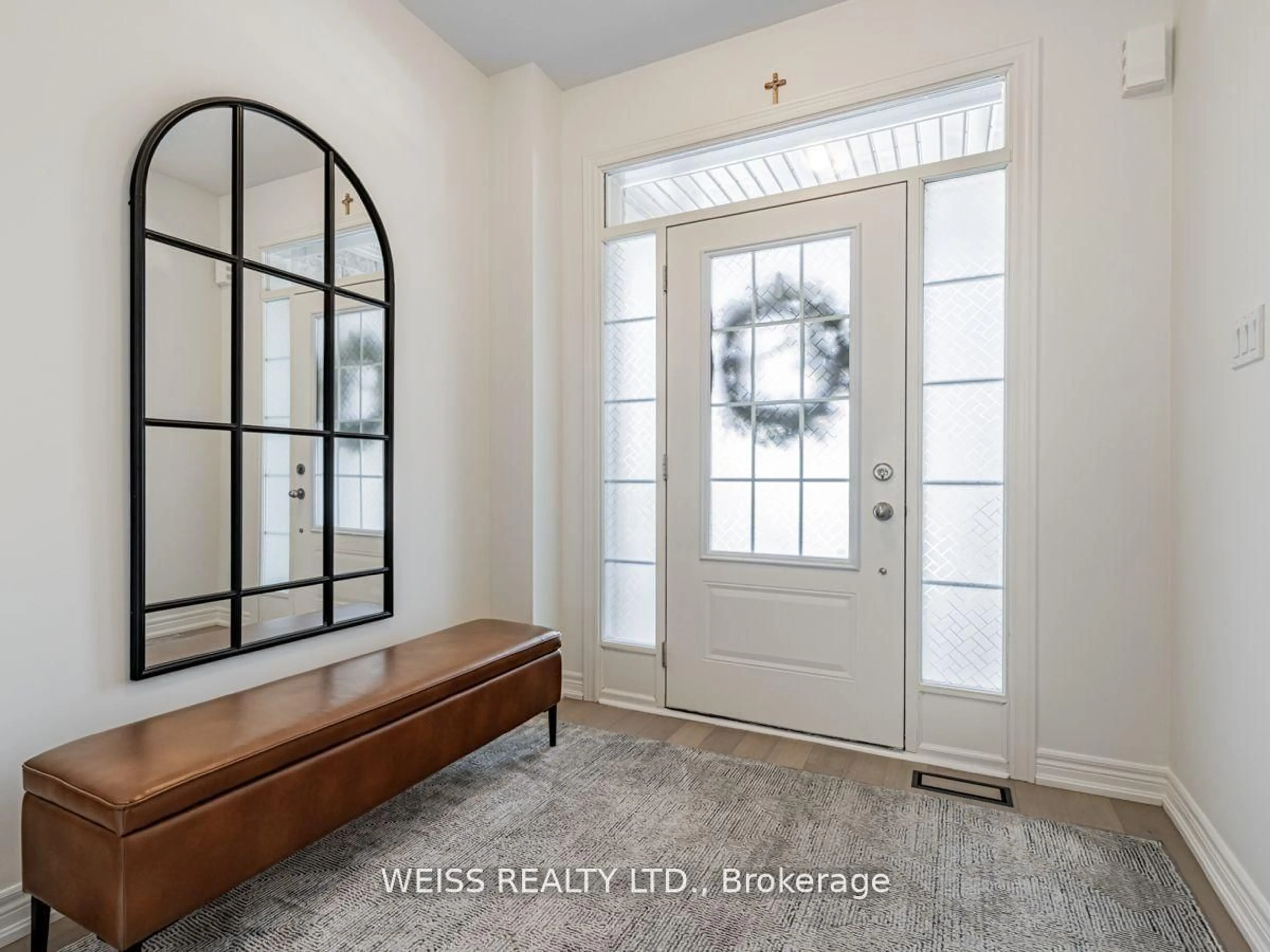 Indoor entryway for 33 Frederick Taylor Way, East Gwillimbury Ontario L0G 1M0