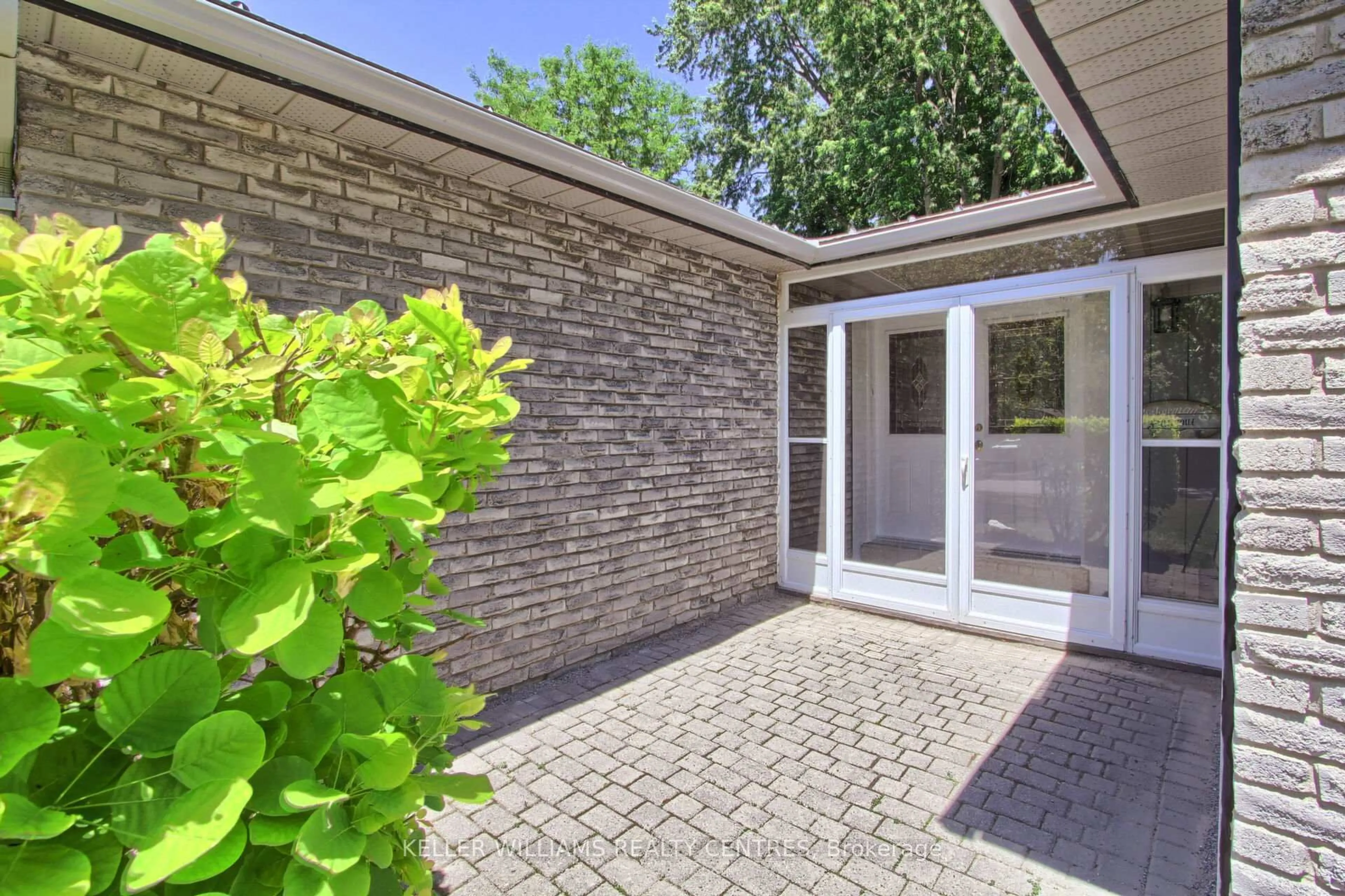 Unknown for 871 Elgin St, Newmarket Ontario L3Y 3B9