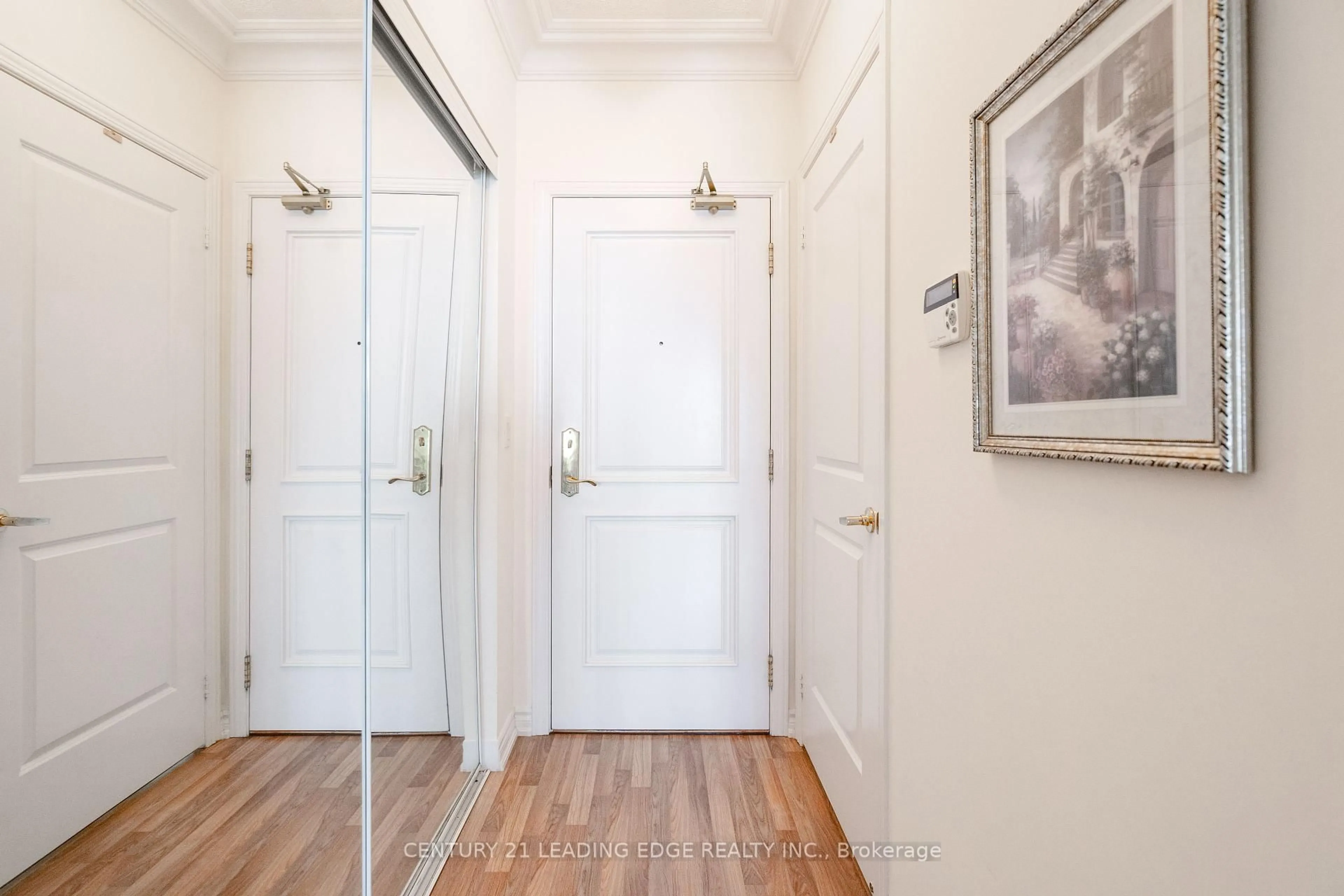Indoor entryway for 9225 Jane St #708, Vaughan Ontario L6A 0J7