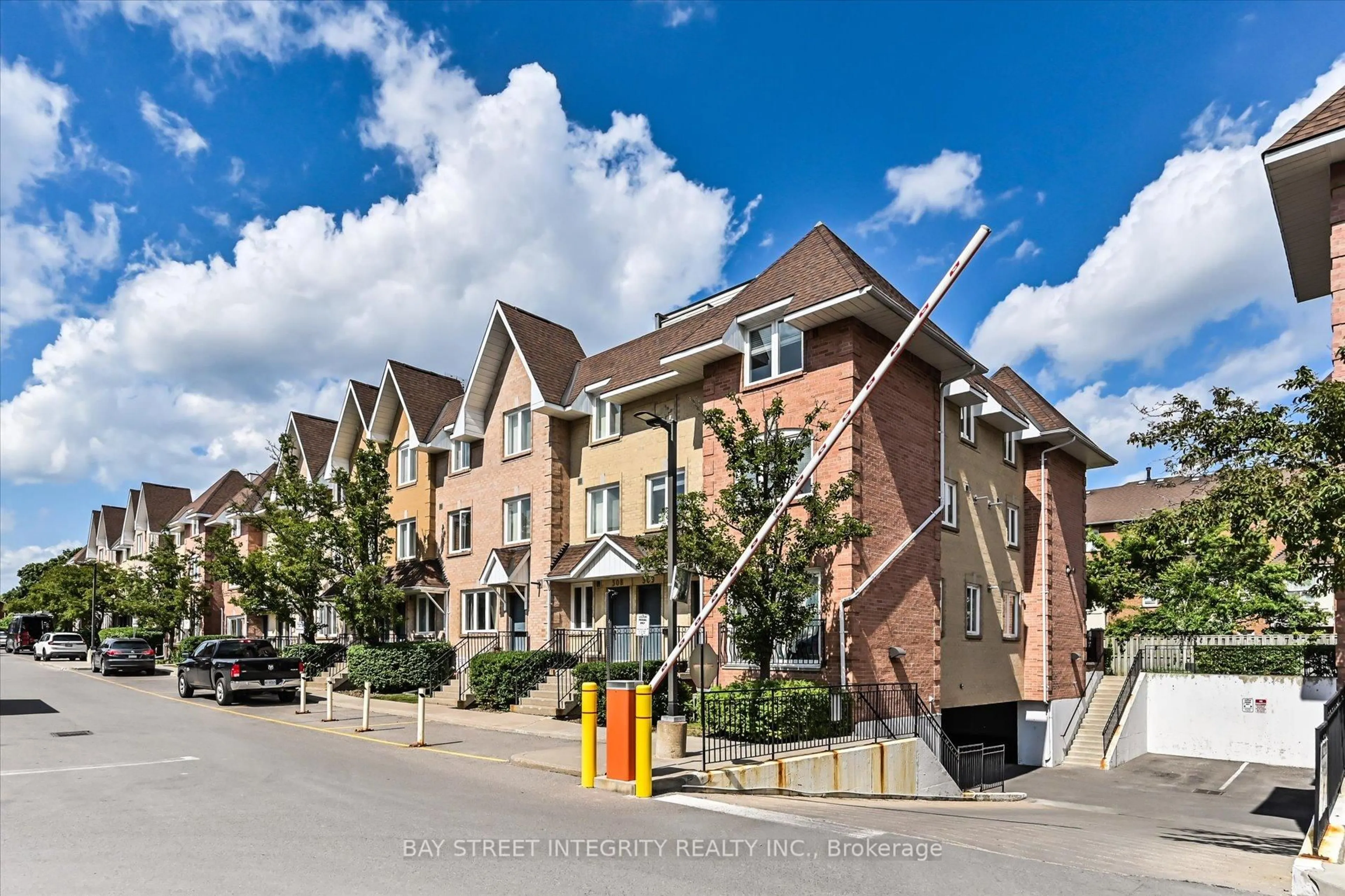 A pic from outside/outdoor area/front of a property/back of a property/a pic from drone, street for 75 Weldrick Rd #318, Richmond Hill Ontario L4C 0H9