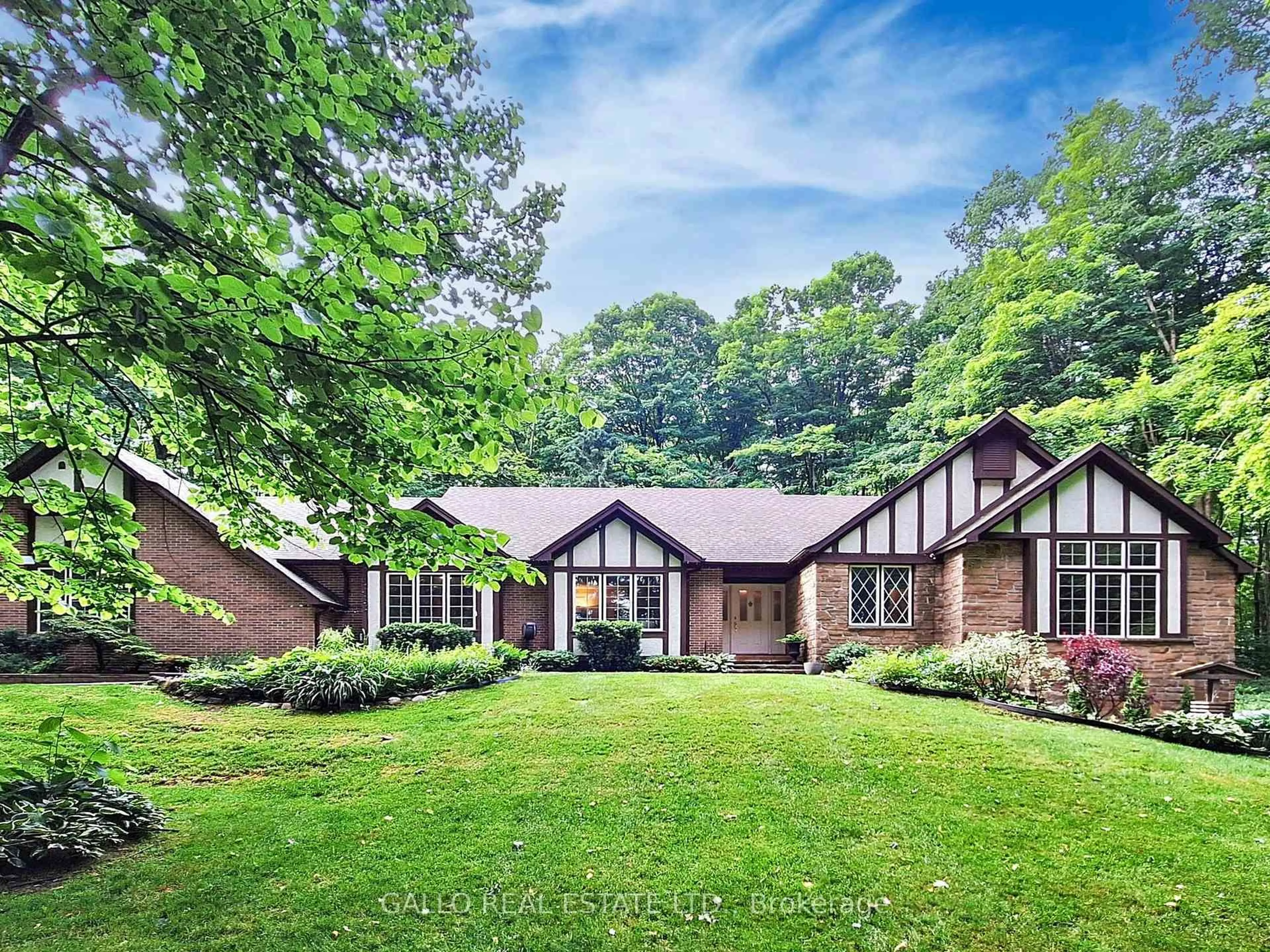 Home with brick exterior material, mountain view for 15 Maple Bush Tr, Whitchurch-Stouffville Ontario L4A 7X4