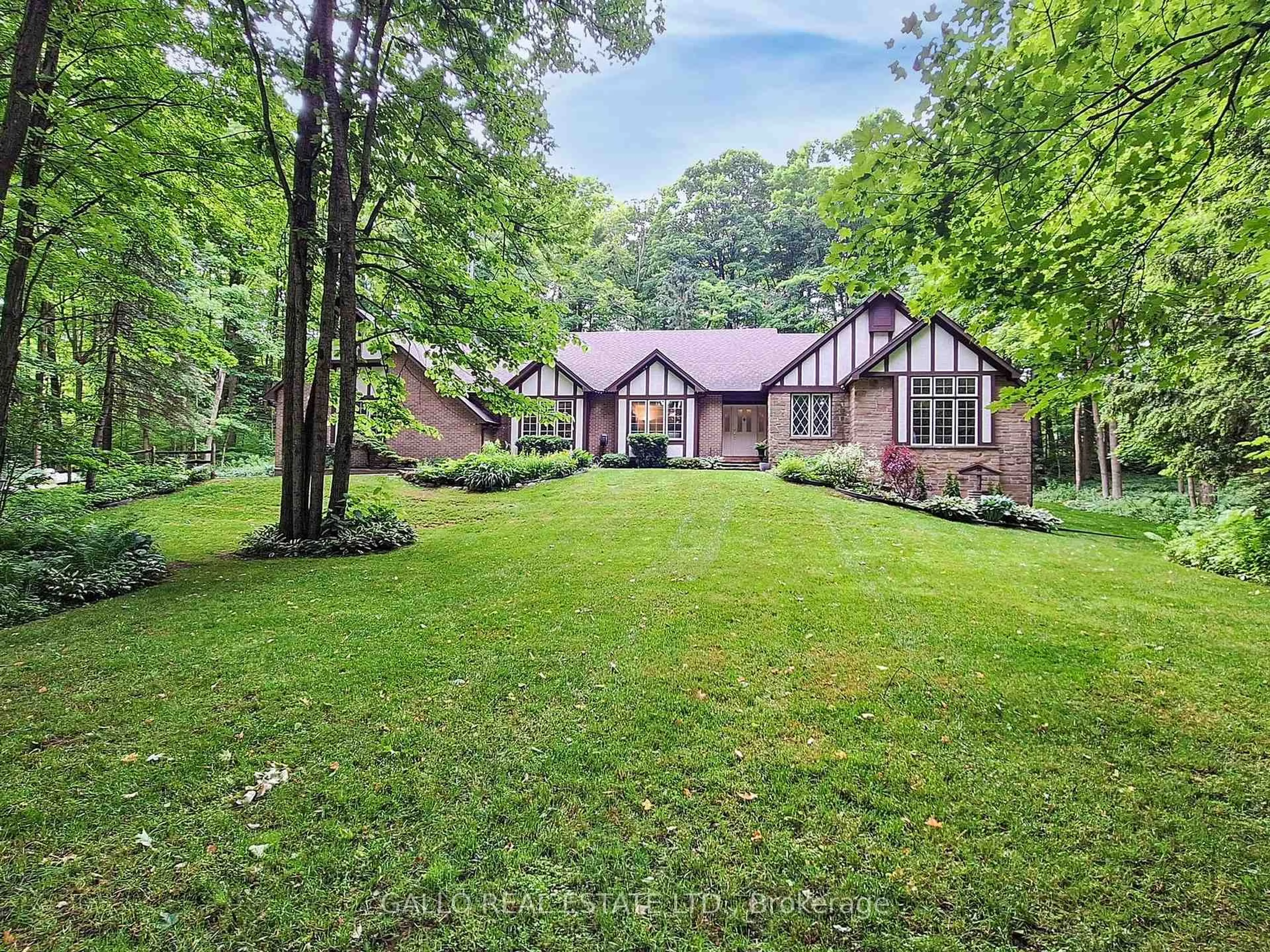A pic from outside/outdoor area/front of a property/back of a property/a pic from drone, forest/trees view for 15 Maple Bush Tr, Whitchurch-Stouffville Ontario L4A 7X4